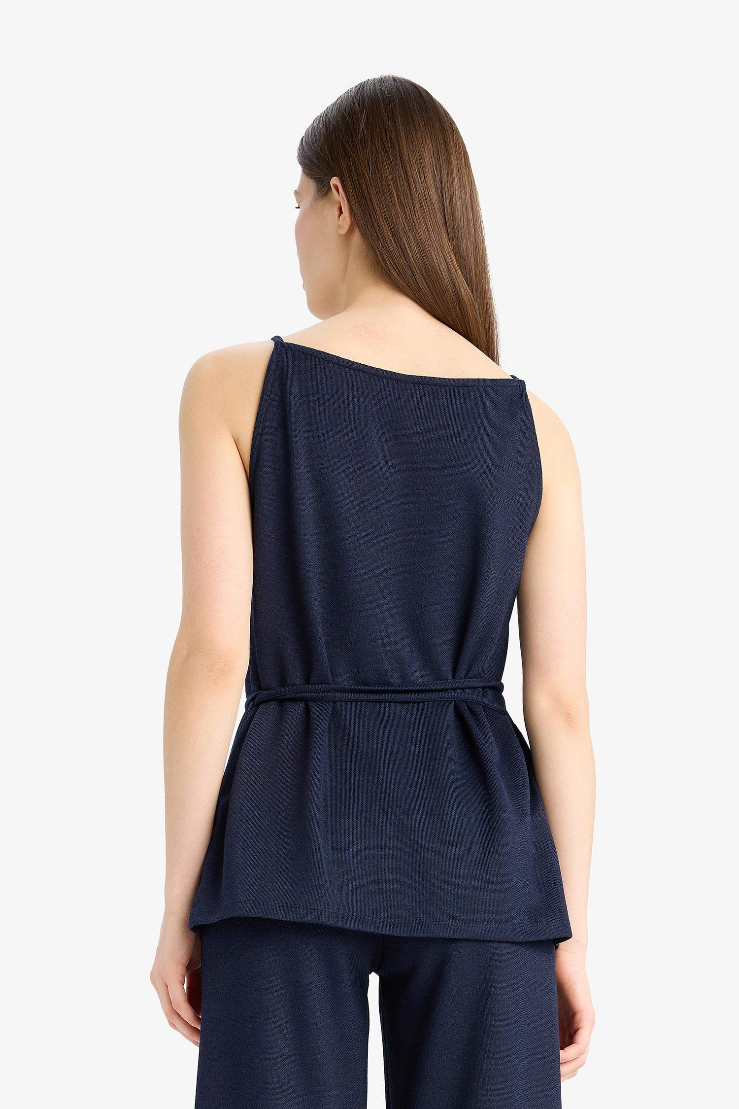 تانك توب بيكيه قصة عادية بياقة عريضة