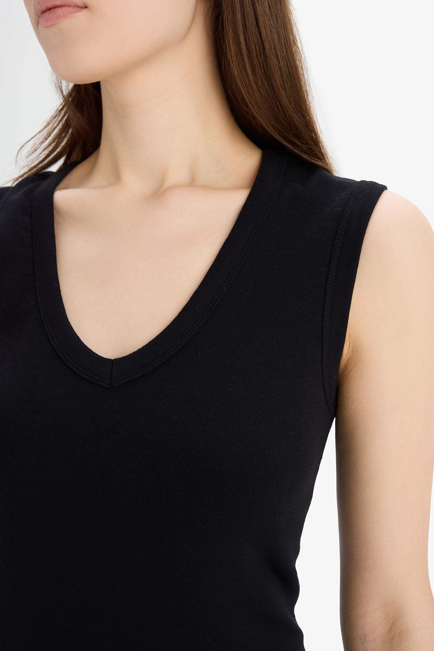 Slim Fit Dar Kesim V Yaka Ribana Atlet