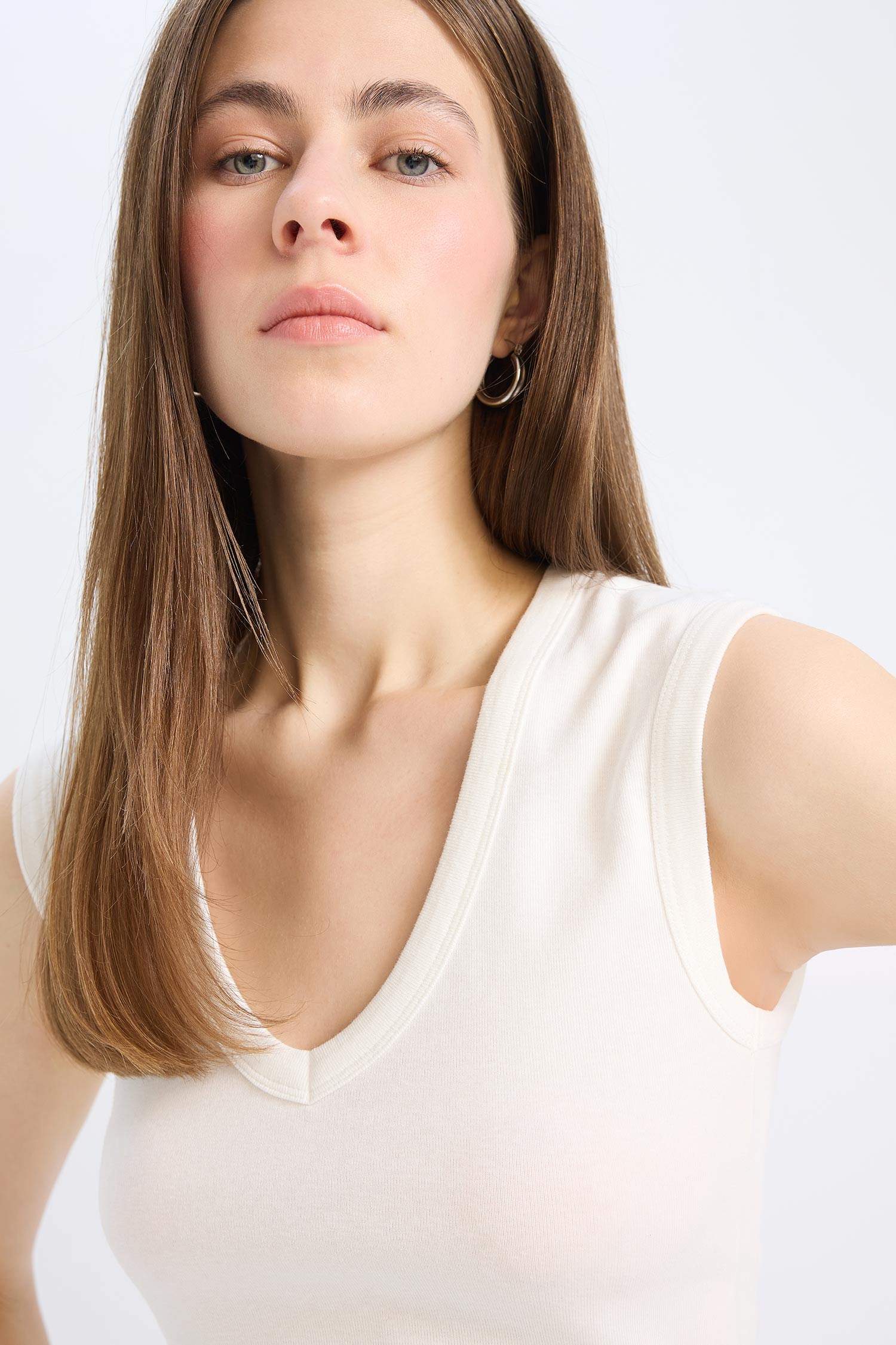 Slim Fit Dar Kesim V Yaka Ribana Atlet