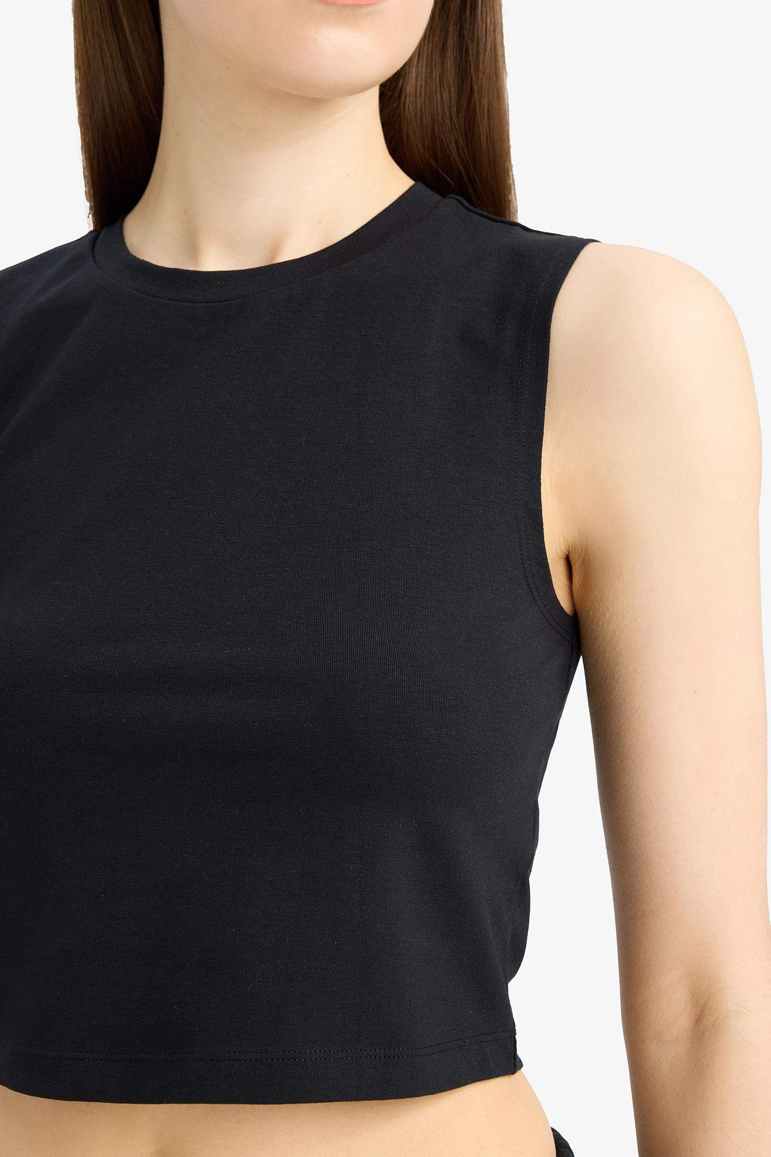 Slim Fit Basic Round Collar Tank Top