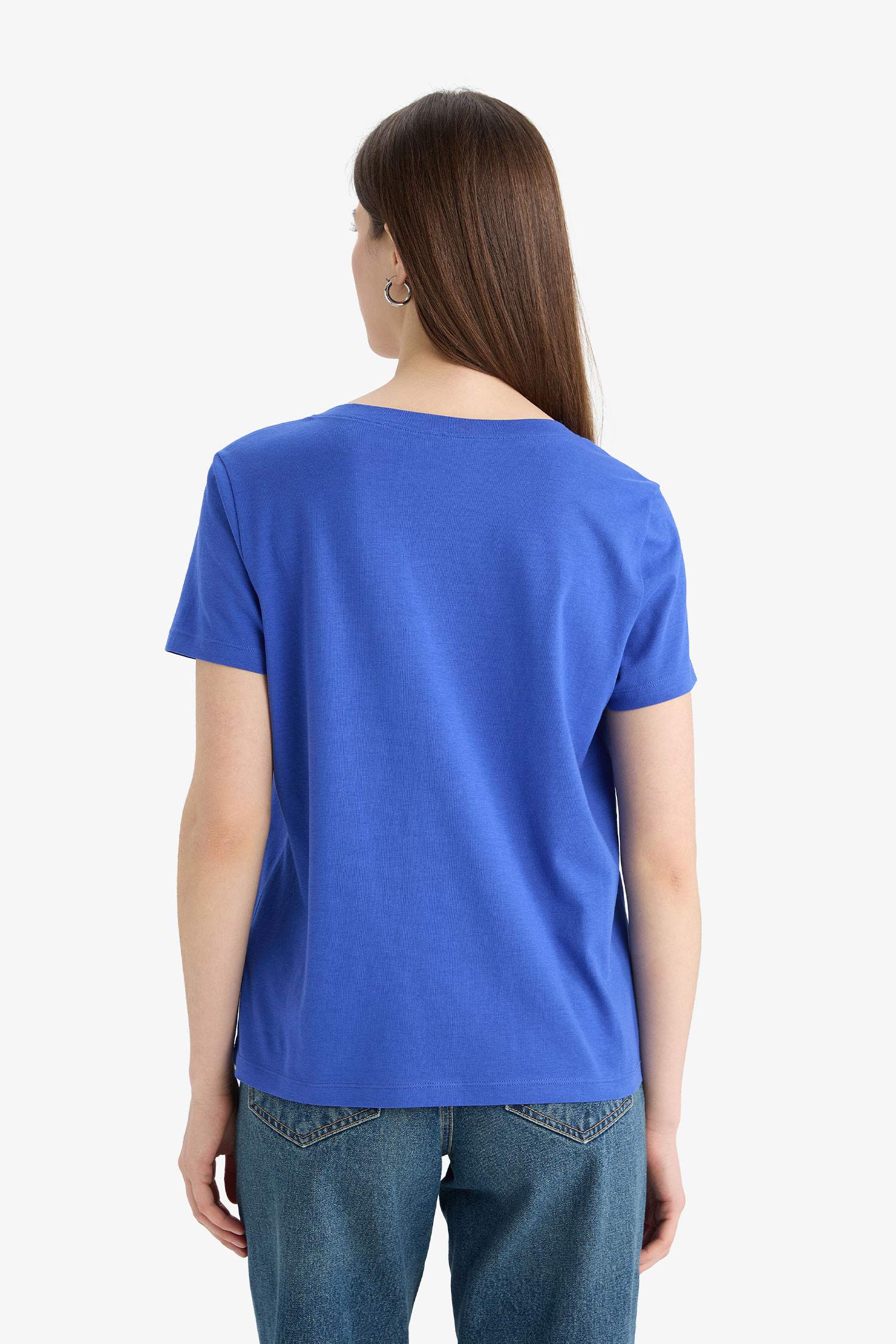 Футболка с короткими рукавами, регулярного кроя, с V-образным вырезом и базовым дизайном из джерси