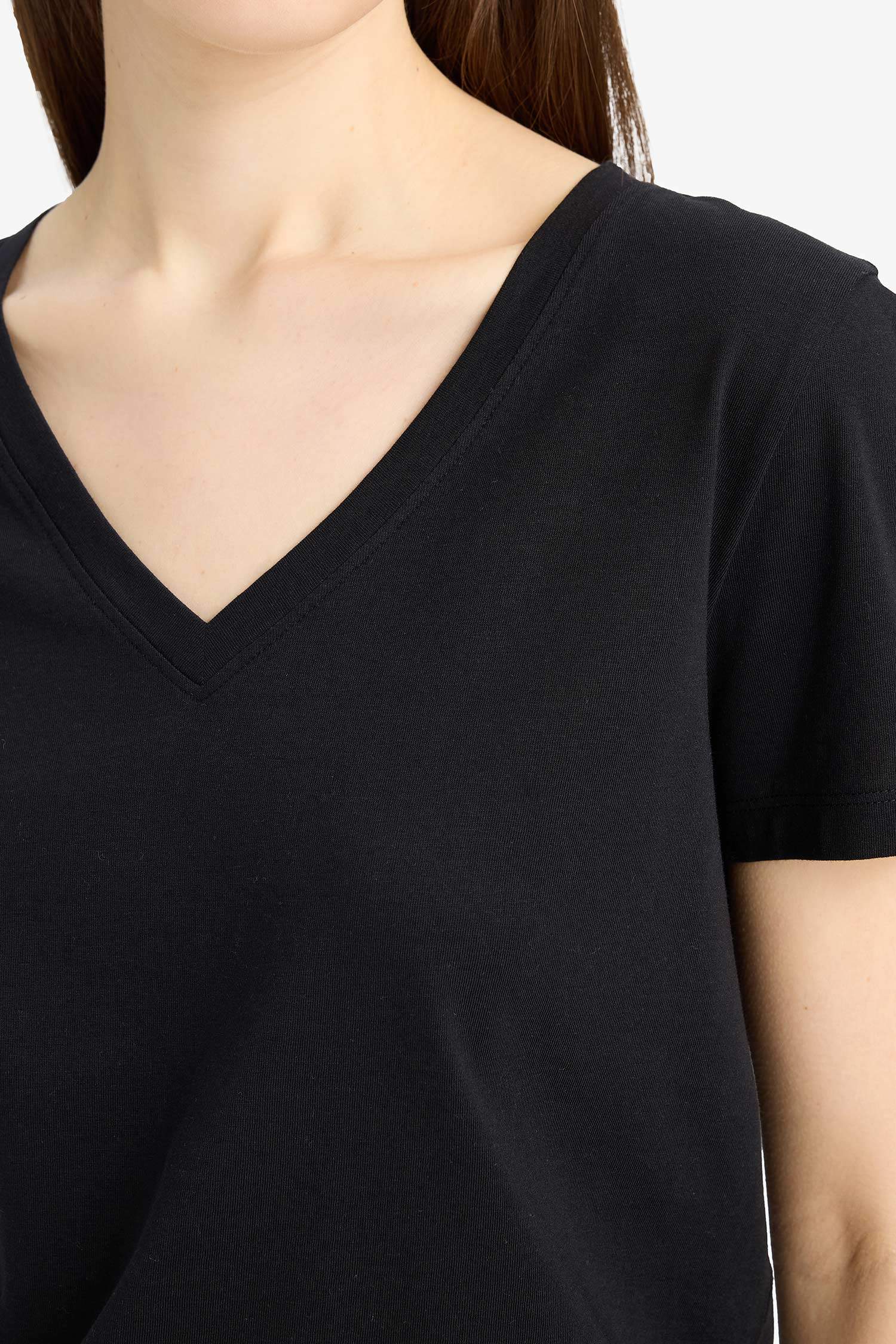 Regular Fit V-образная базовая футболка однотонная с коротким рукавом