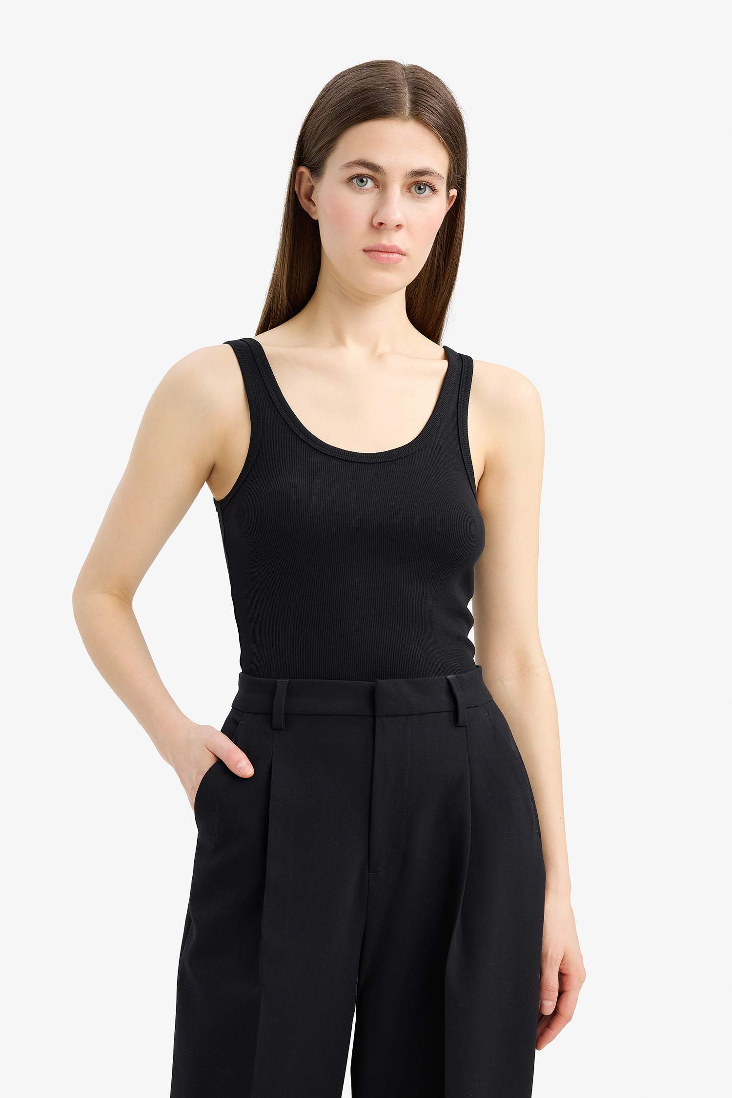 فانيلة مضلع سليم فيت بياقة مدورة بيزك