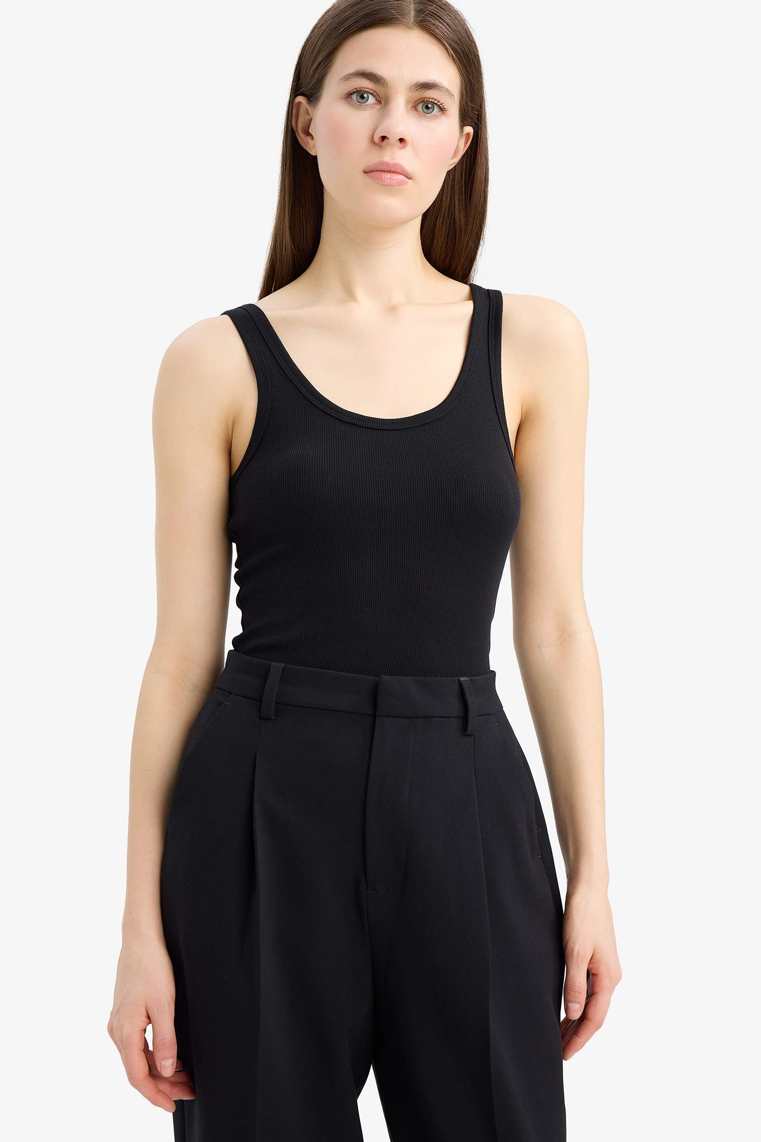 فانيلة مضلع سليم فيت بياقة مدورة بيزك