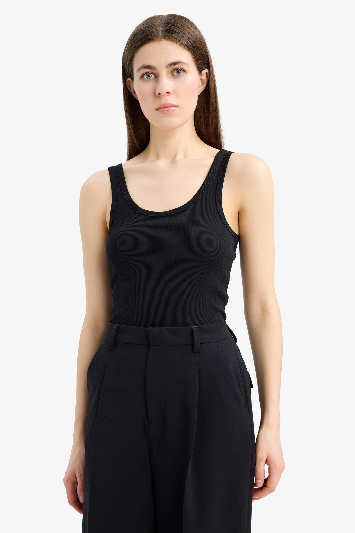 فانيلة مضلع سليم فيت بياقة مدورة بيزك