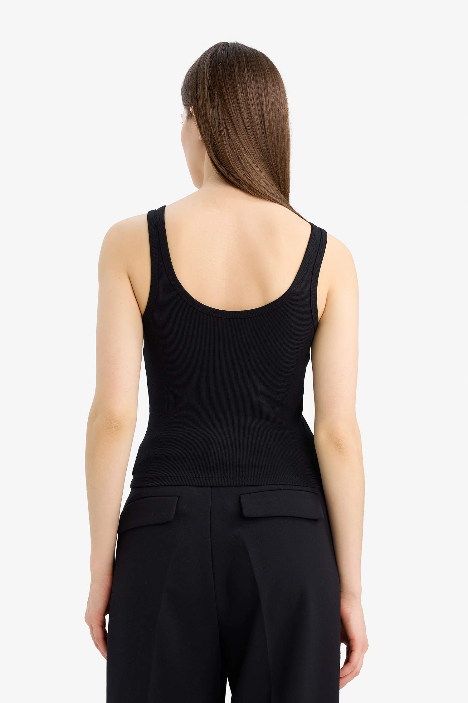 فانيلة مضلع سليم فيت بياقة مدورة بيزك