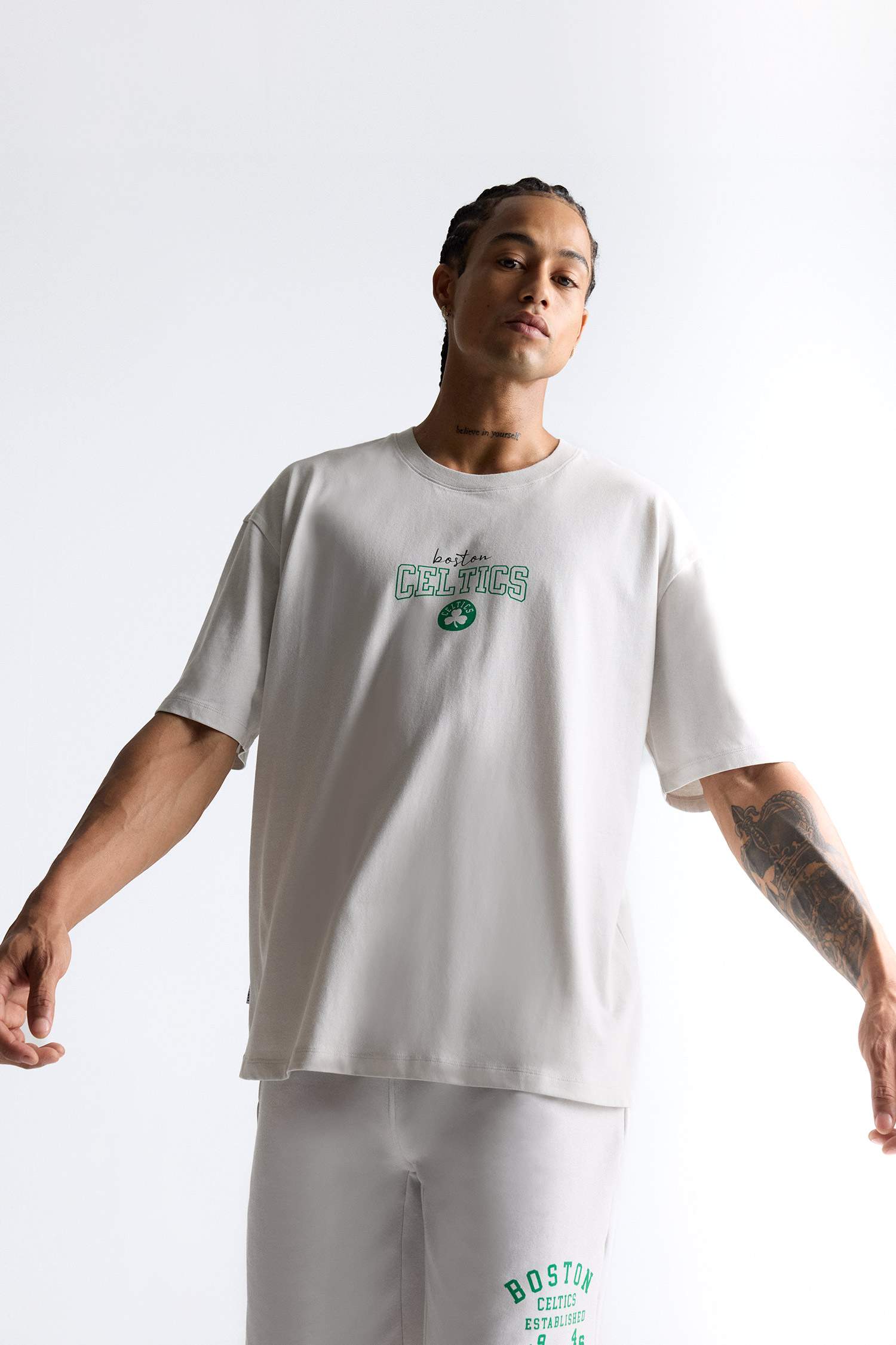 %100 Pamuk DeFactoFit NBA Boston Celtics Oversize Geniş Kalıp Bisiklet Yaka Sırt Baskılı Kısa Kollu Tişört