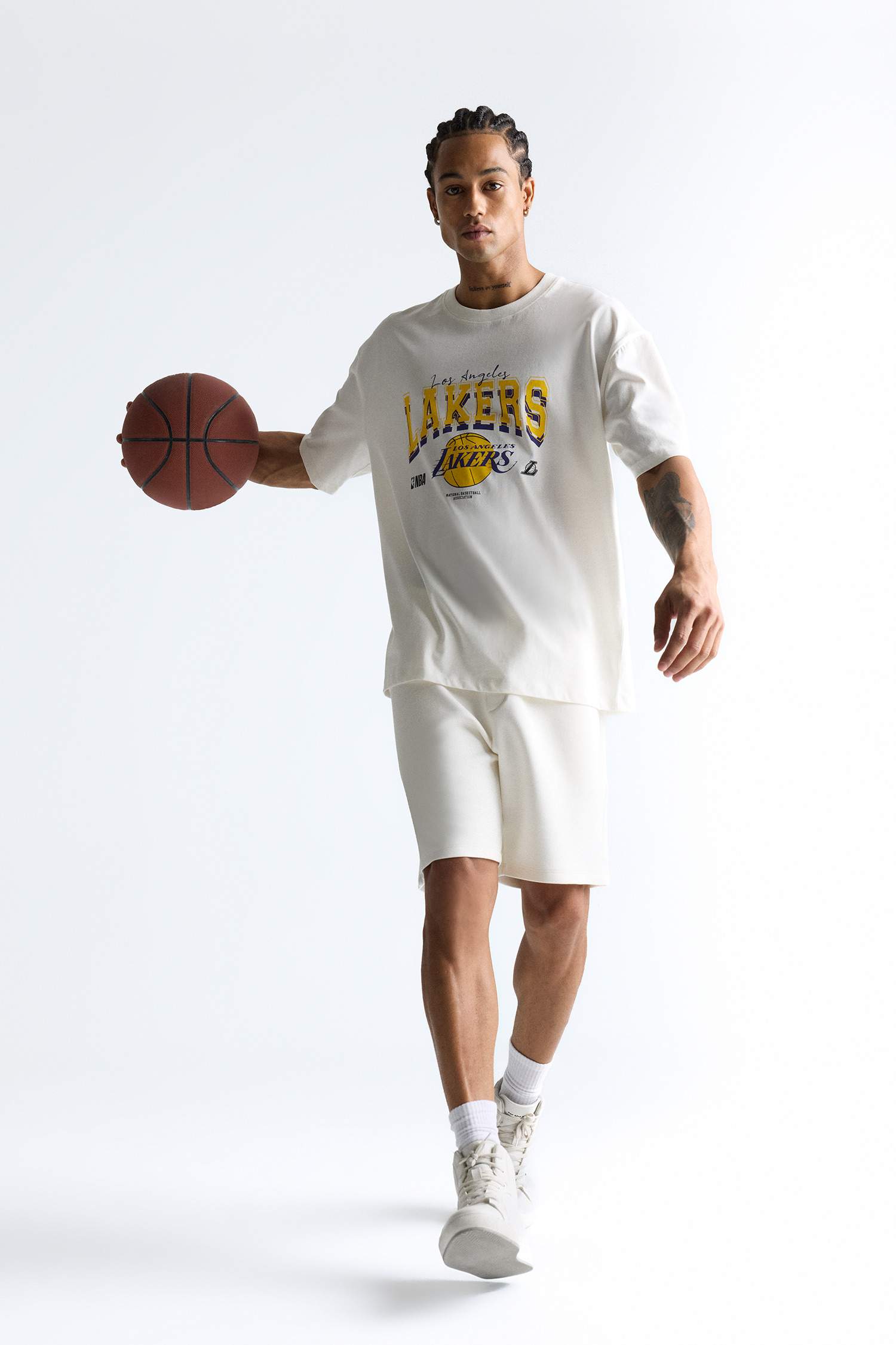 %100 Pamuk DeFactoFit NBA Los Angeles Lakers Oversize Geniş Kalıp Bisiklet Yaka Kısa Kollu Tişört