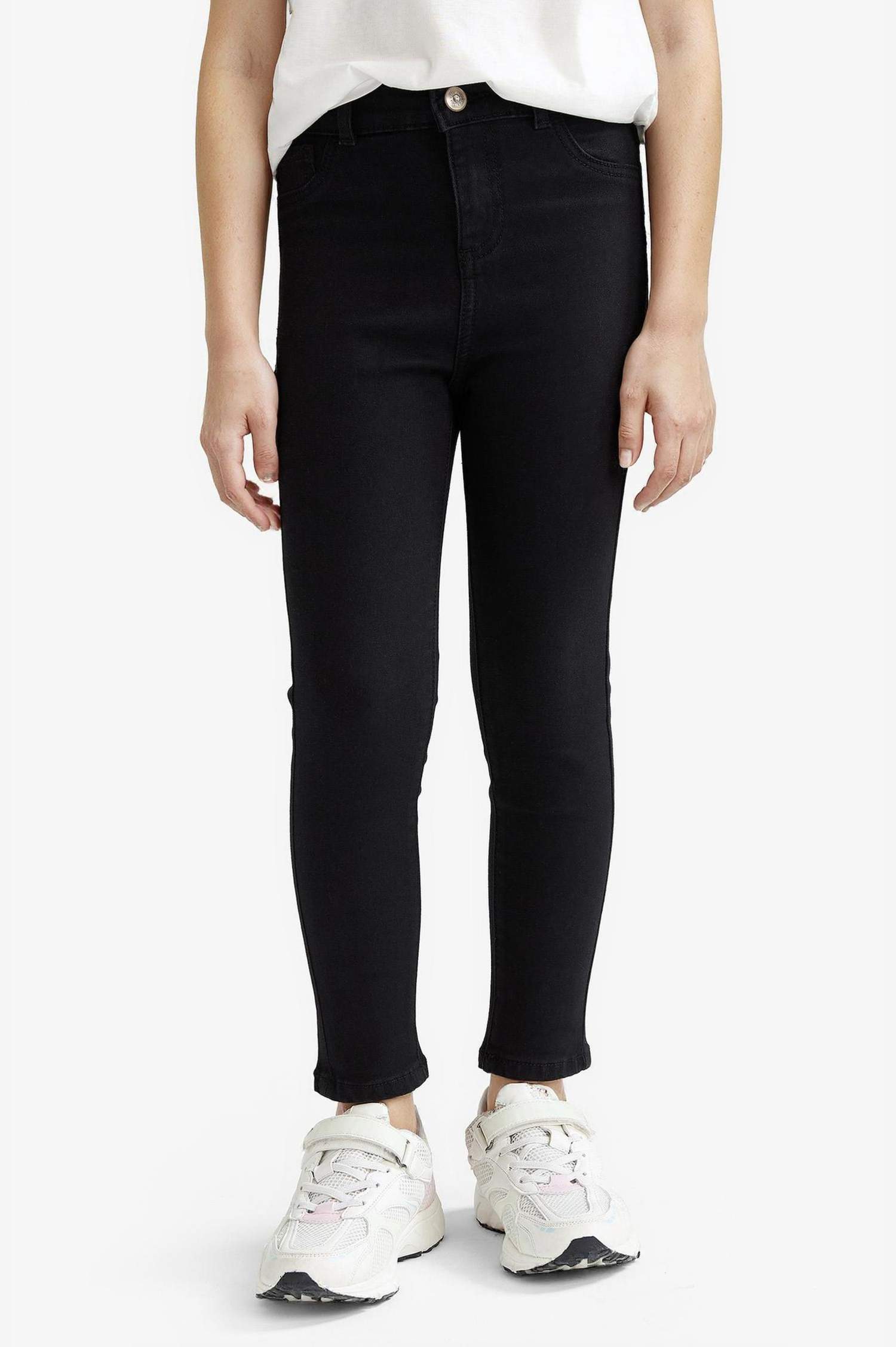 بنطرون جينز سكيني فيت برجل ضيقة بجيب