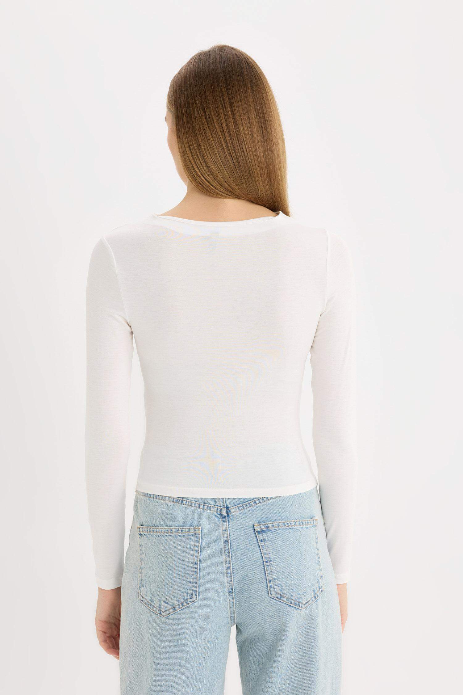 تيشيرت بأكمام طويلة و رقبة مستديرة