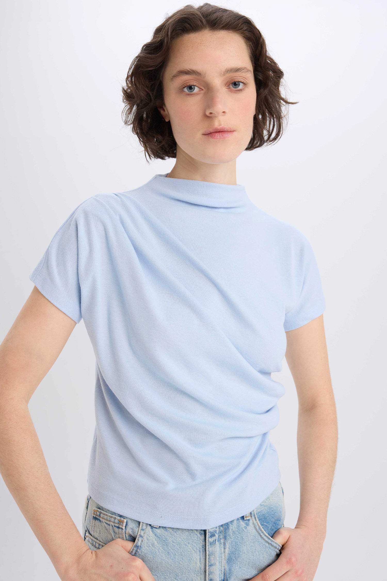 Slim Fit Dar Kesim Bisiklet Yaka Basic Düz  Ribana Kısa Kollu Tişört