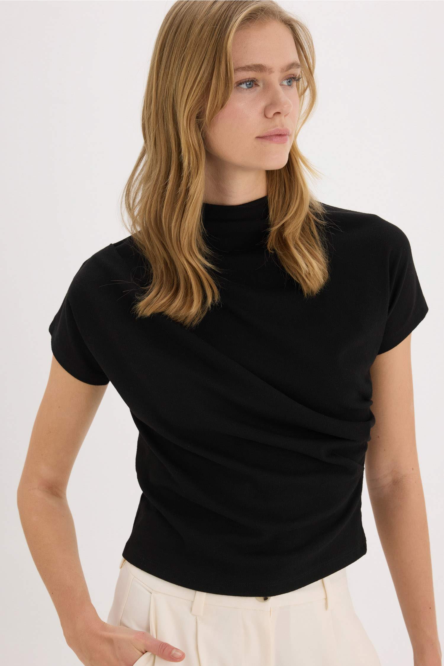 Slim Fit Dar Kesim Bisiklet Yaka Ribana Kısa Kollu Tişört