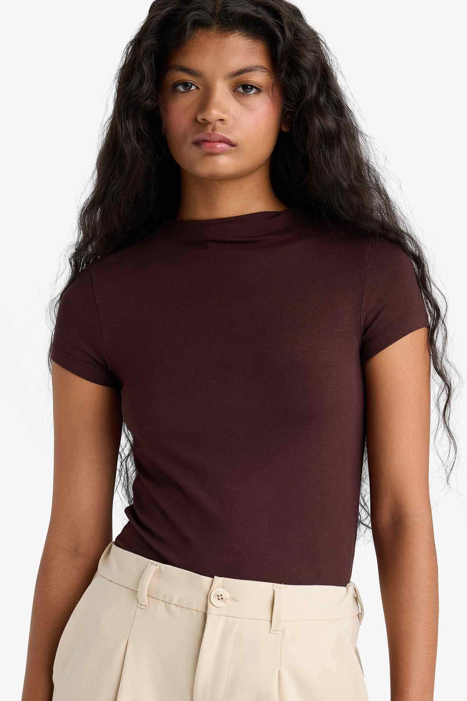 تيشيرت نص ردن سليم فيت بياخة عالية