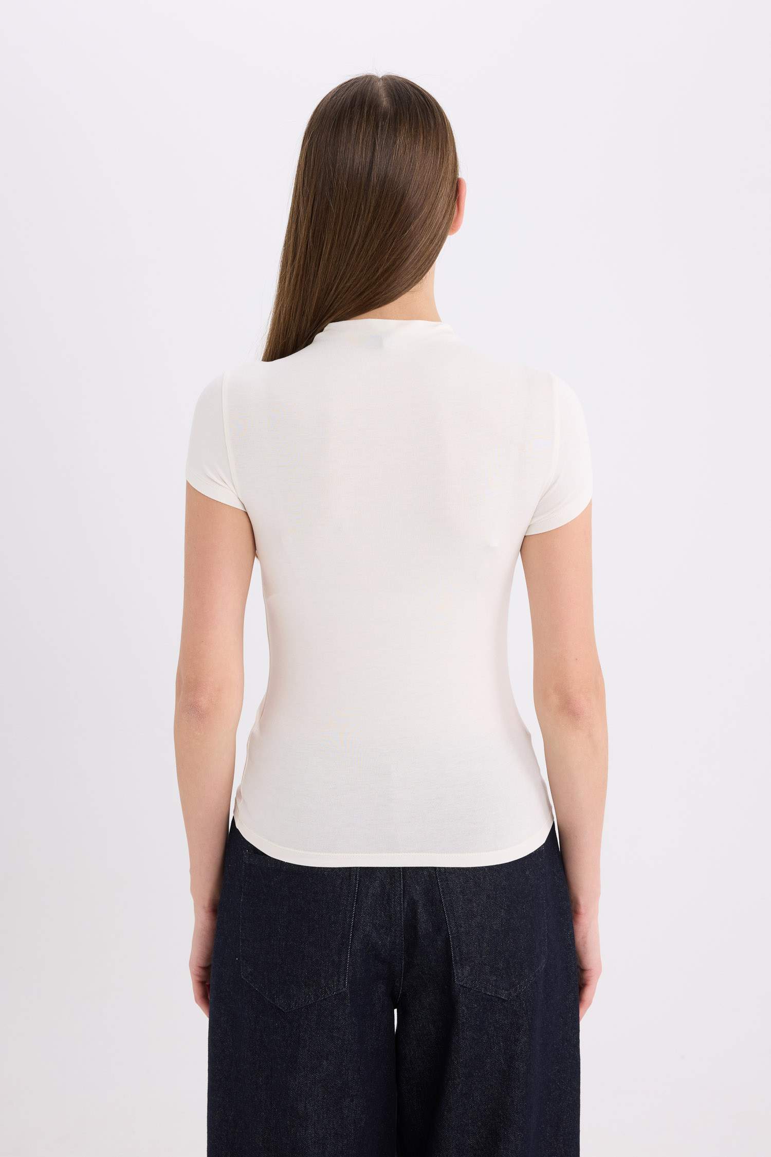 Slim Fit Dar Kesim Yarım Balıkçı Yaka Soft Touch Kısa Kollu Tişört