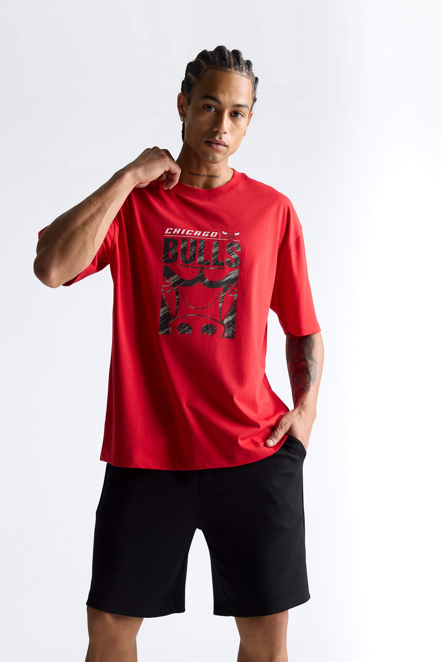 %100 Pamuk DeFactoFit NBA Chicago Bulls Oversize Geniş Kalıp Bisiklet Yaka Kısa Kollu Tişört