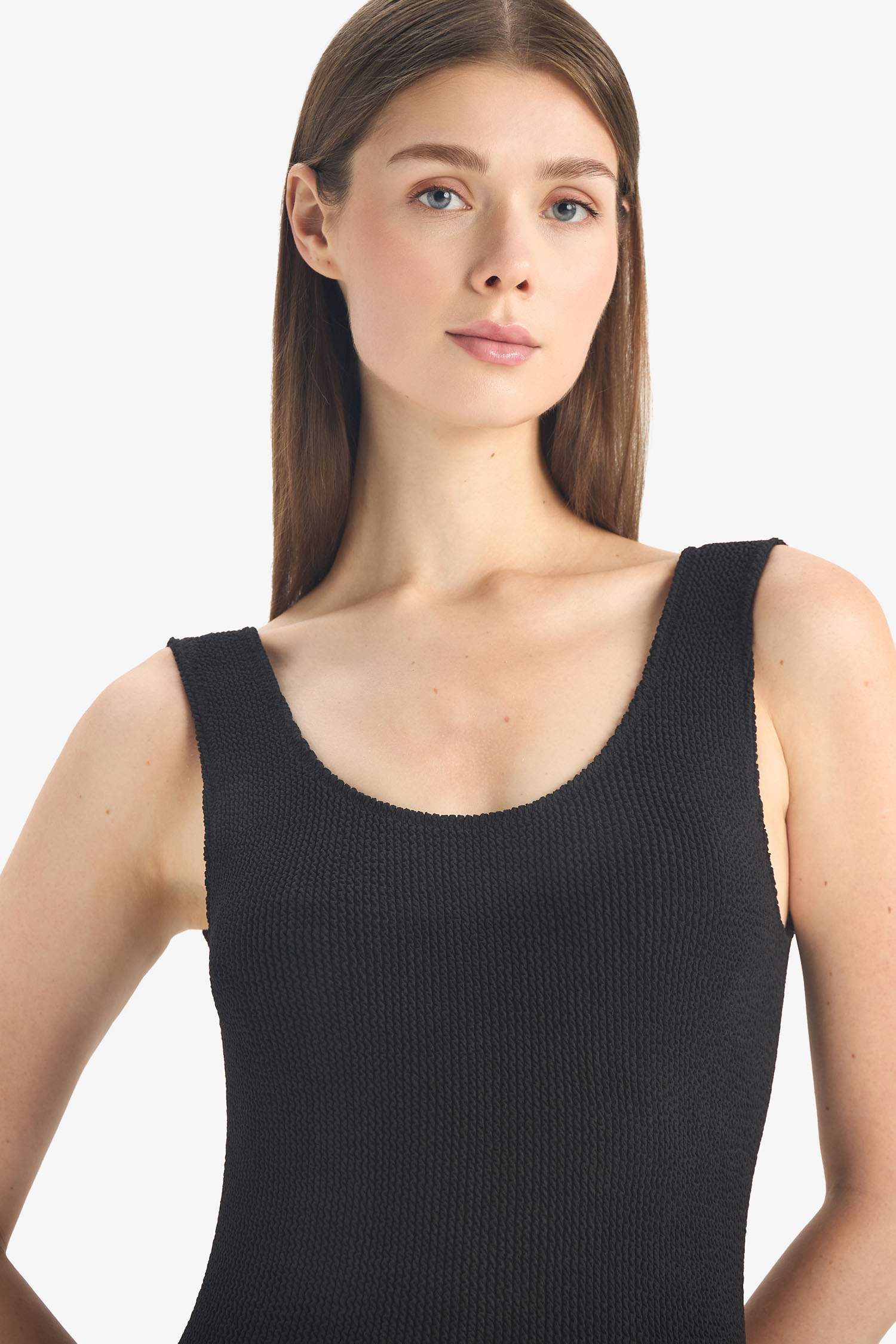 مايو سباحة قصة عادية من Fall in Love