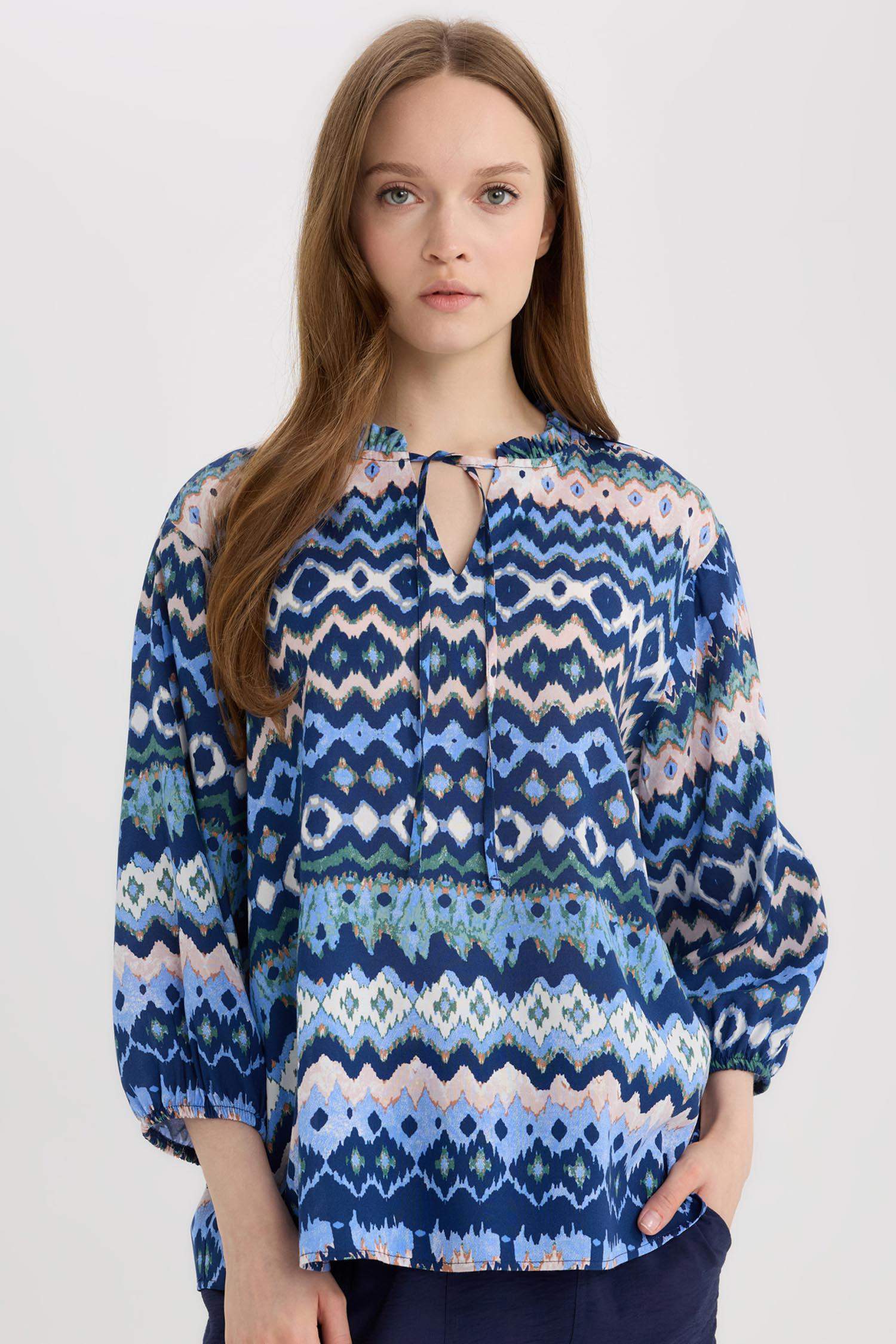 قميص ردن طويل منقوش قصة عادية بياخة V