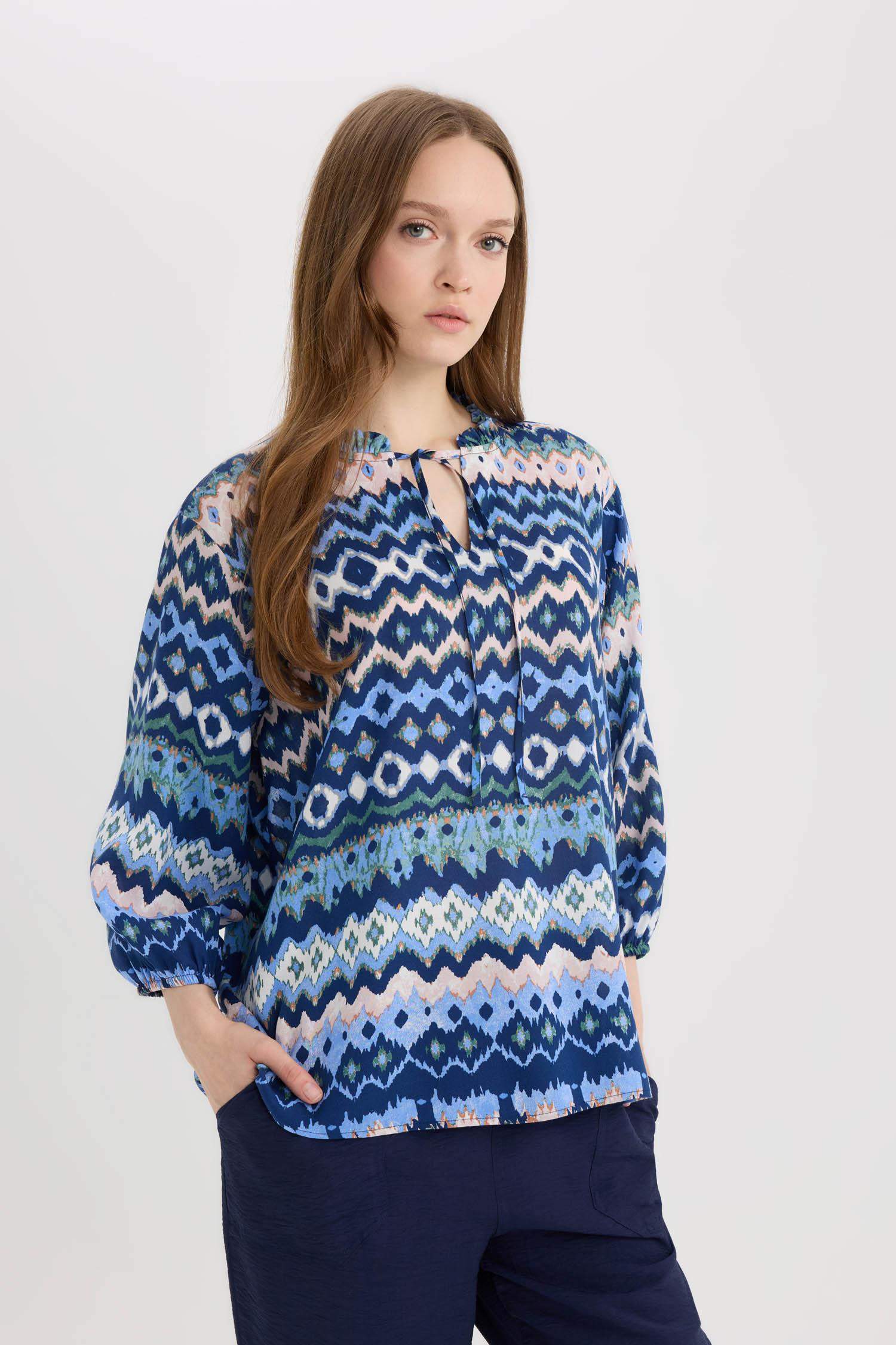 قميص ردن طويل منقوش قصة عادية بياخة V