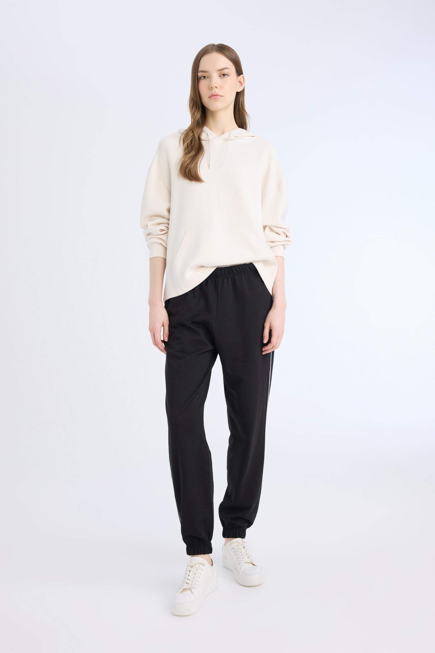 بنطلون بجامة رياضي اسود جوجر برجل ضيق وجيب