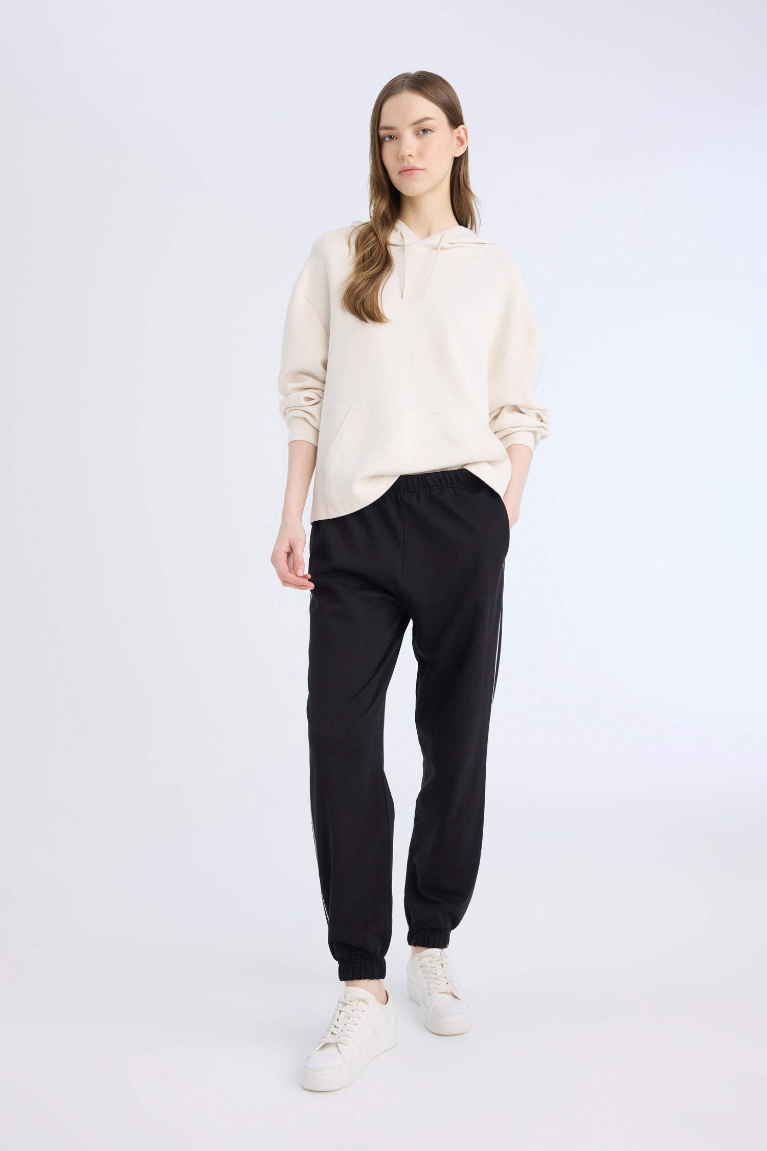 بنطلون بجامة رياضي اسود جوجر برجل ضيق وجيب