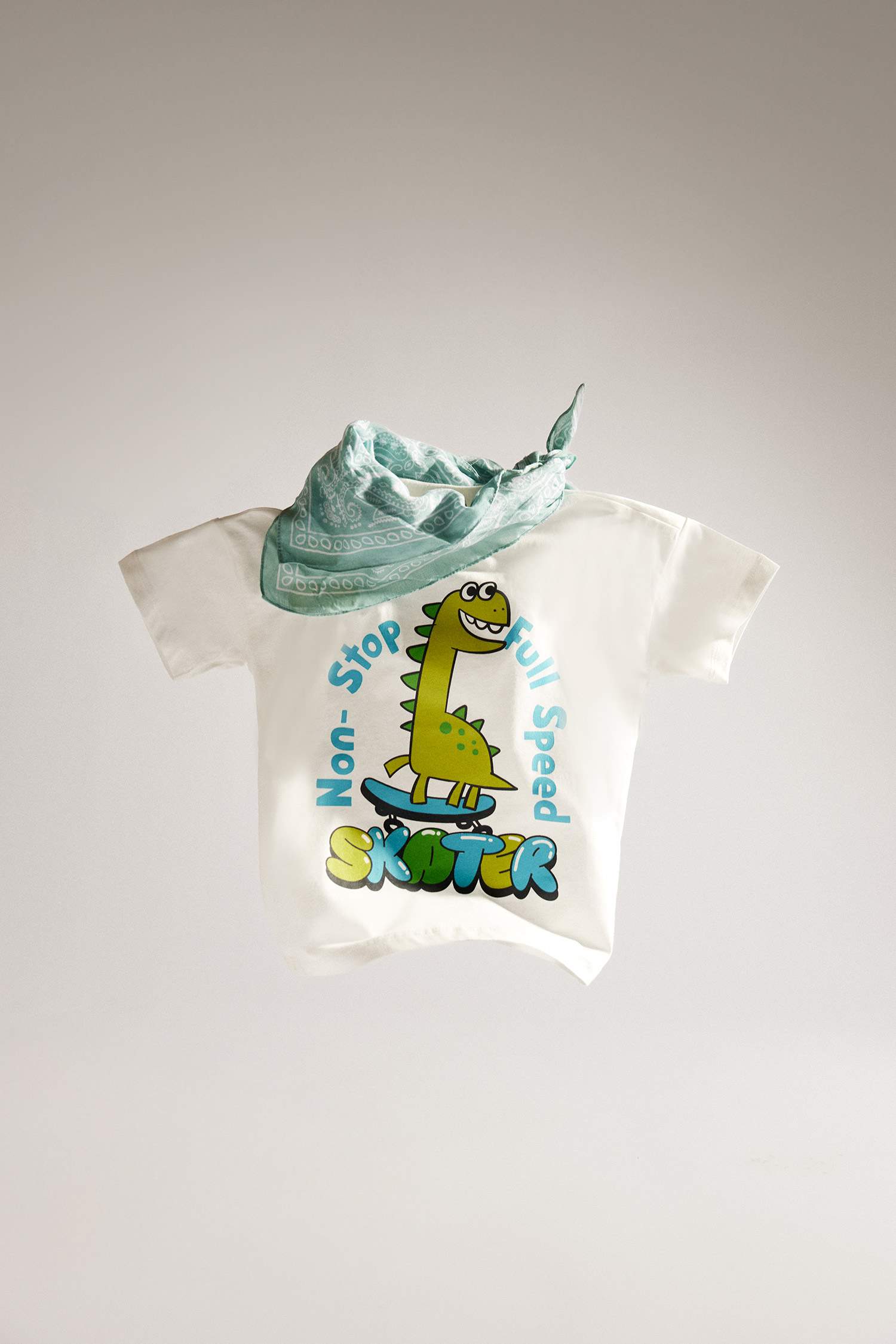 تيشيرت ولادي نص ردن قصة عادية بطبعة ديناصور