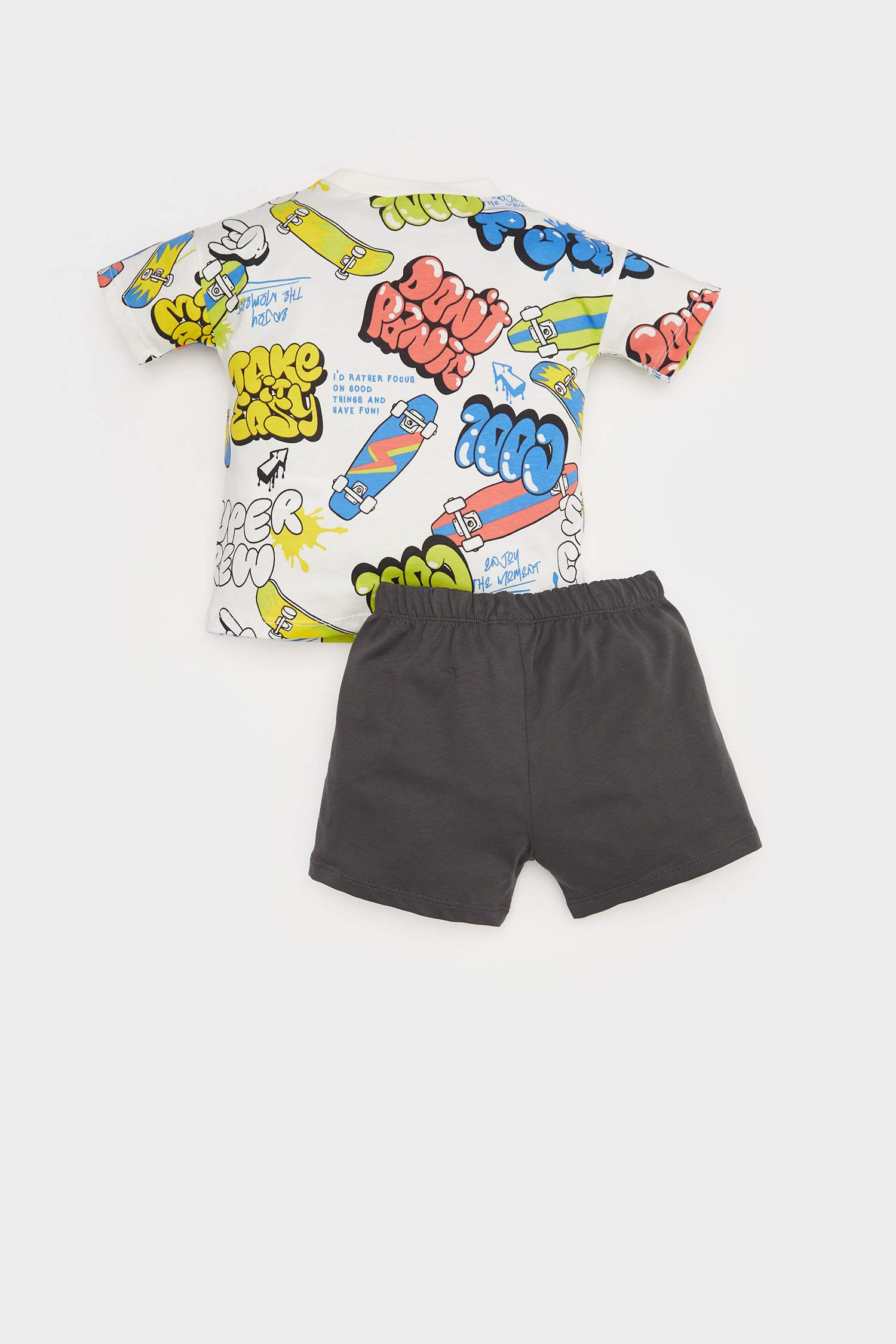 طقم تيشيرت أولاد مطبوع برقبة مستديرة و شورت