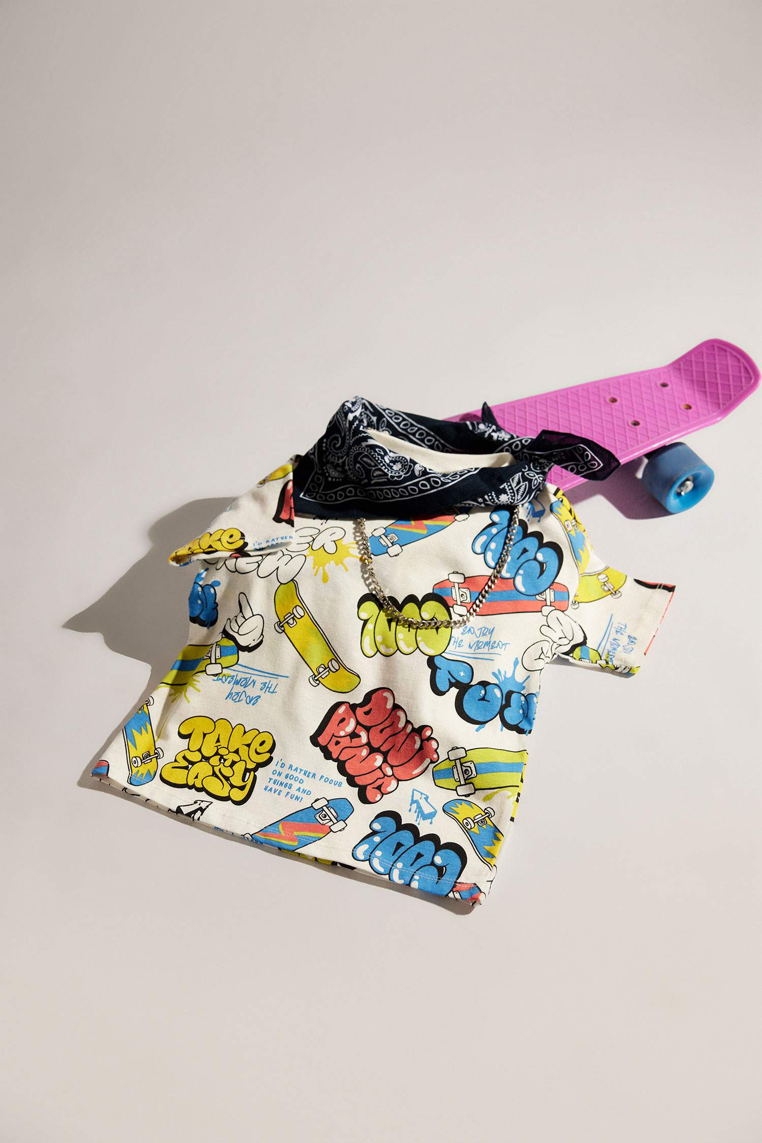 طقم تيشيرت أولاد مطبوع برقبة مستديرة و شورت