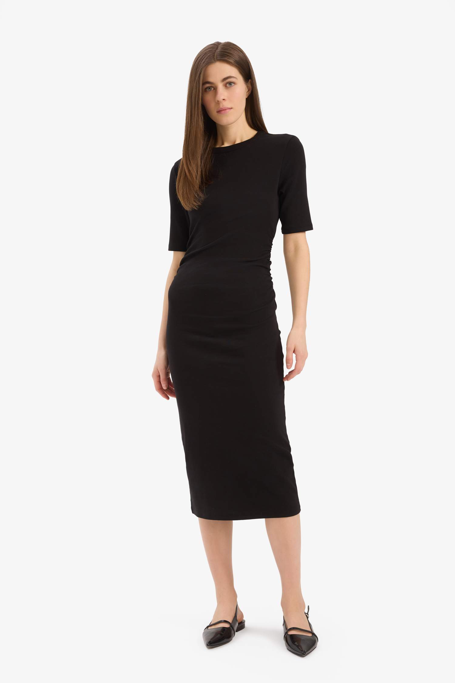 Robe midi basique moulante à manches courtes et col rond