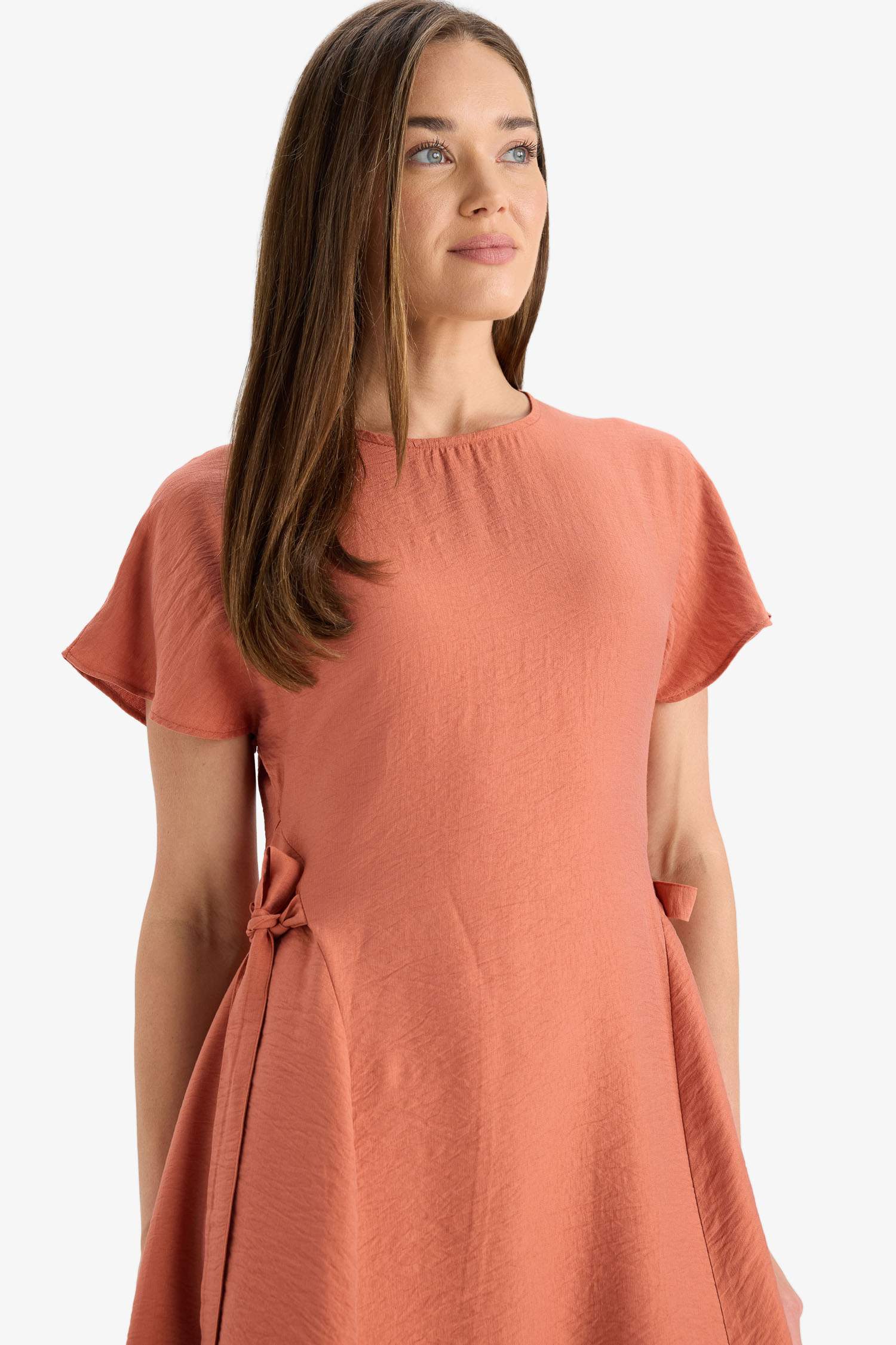 Yuvarlak Yaka Yan Bağlama Detaylı Yarasa Kollu Midi Elbise