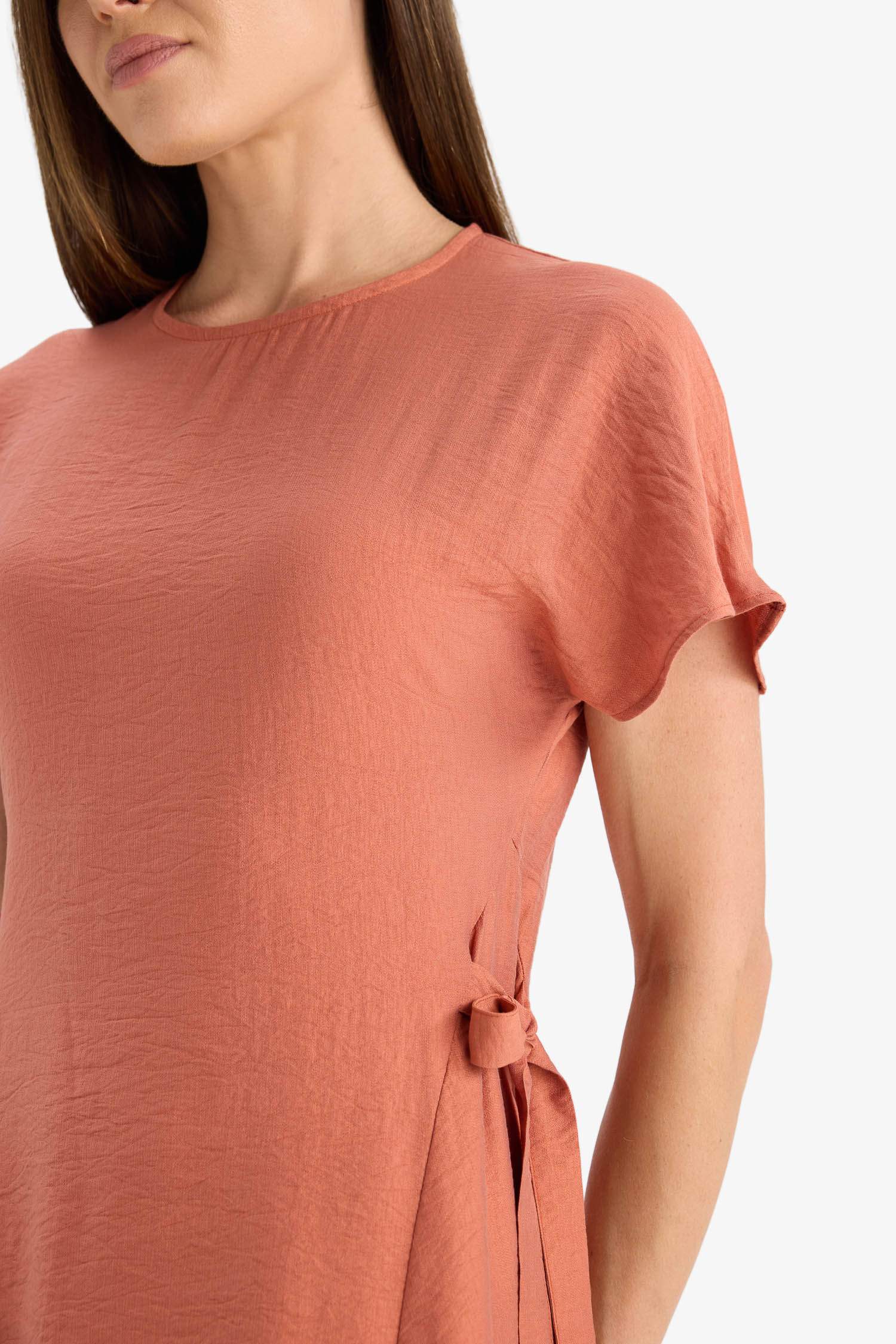 Yuvarlak Yaka Yan Bağlama Detaylı Yarasa Kollu Midi Elbise