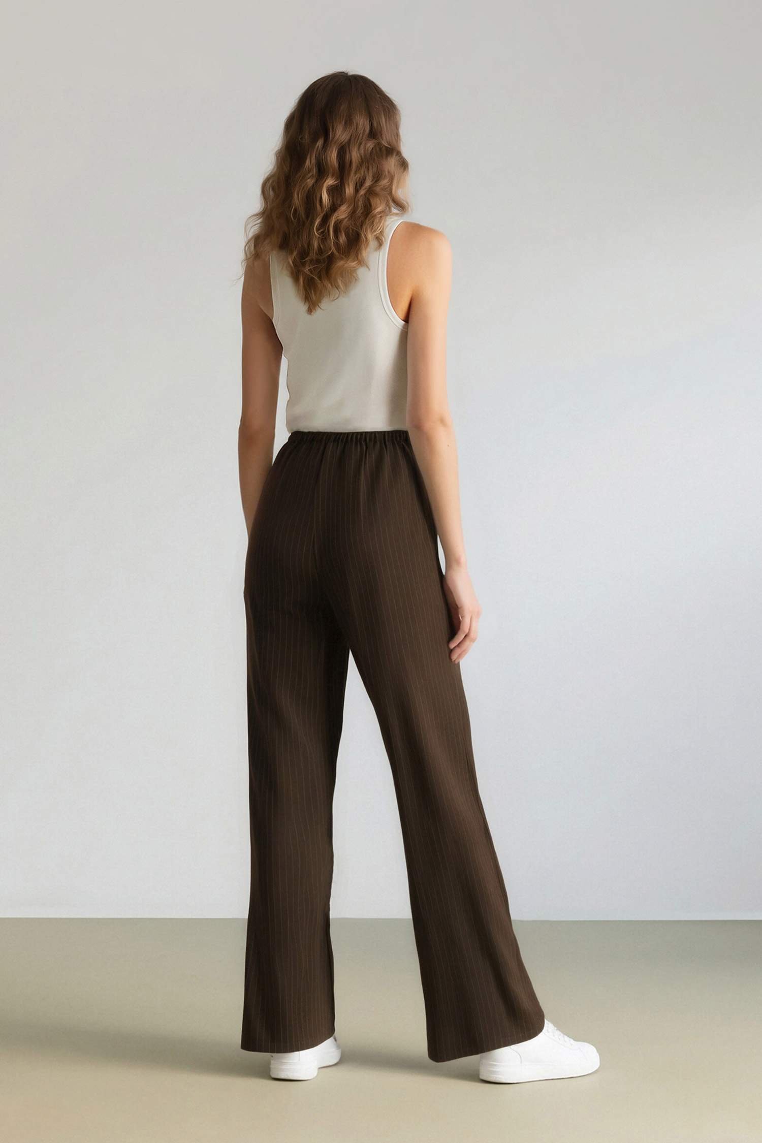 Pantalon large rayé à taille normale