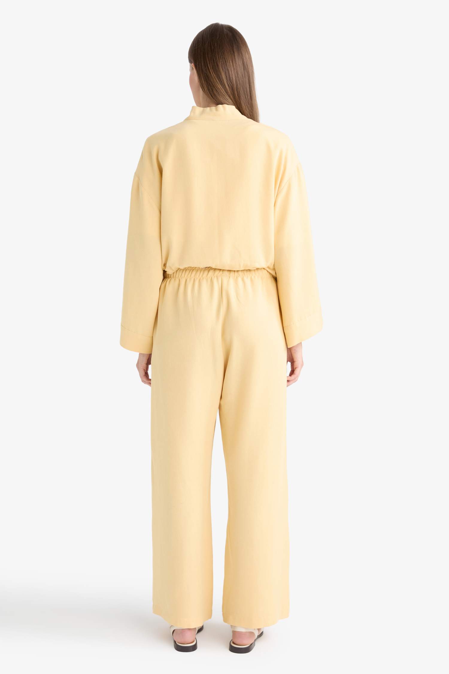 Straight Leg Linen-Blend Capri Pants