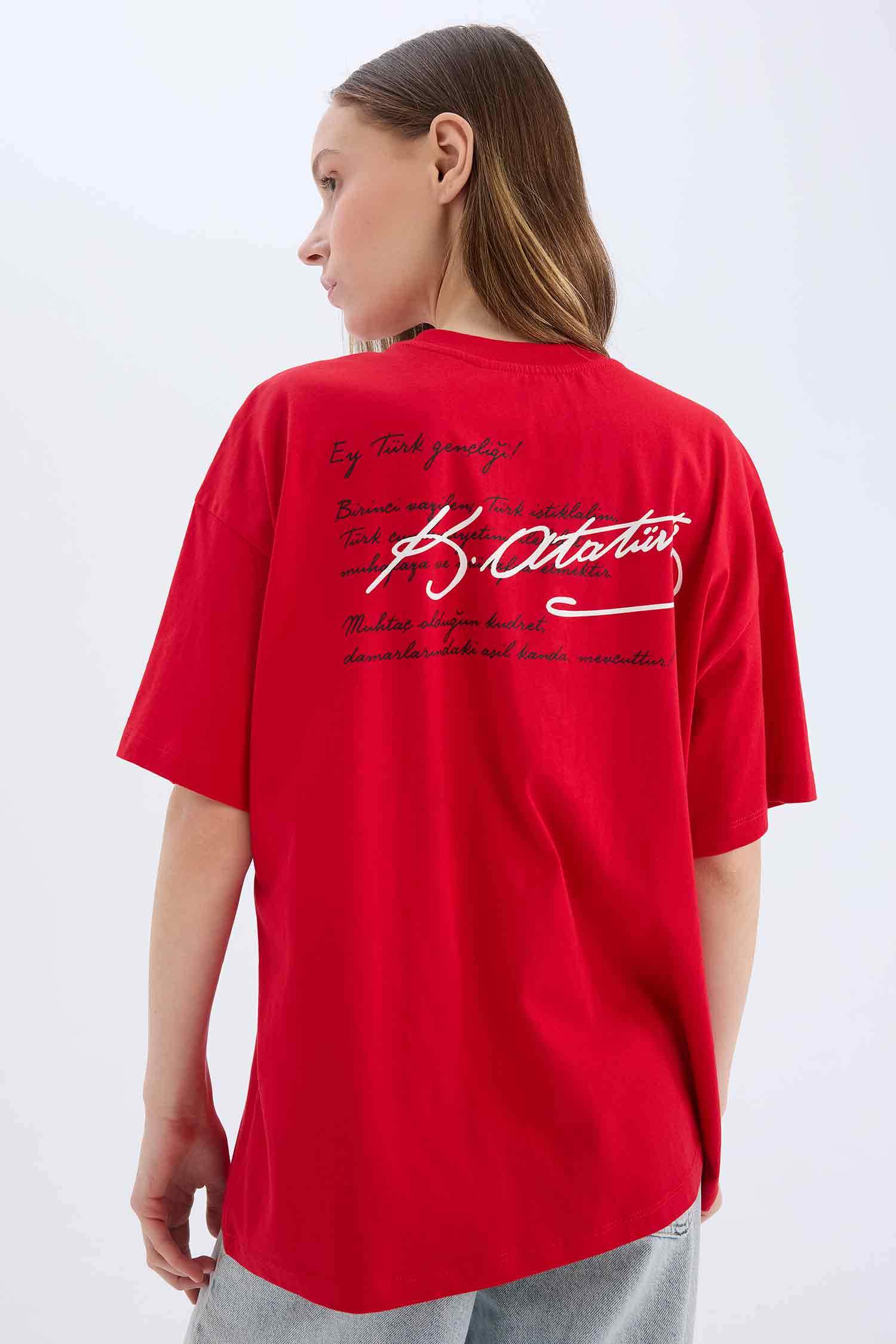 Oversize Geniş Kalıp Atatürk İmzalı Kısa Kollu Kırmızı Tişört