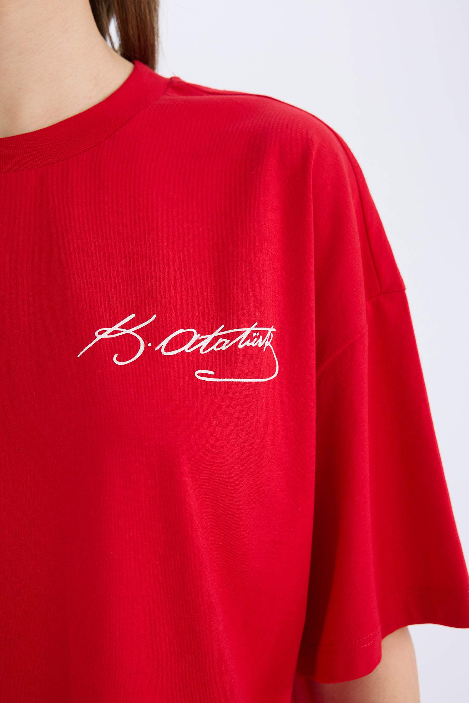 Oversize Geniş Kalıp Atatürk İmzalı Kısa Kollu Kırmızı Tişört