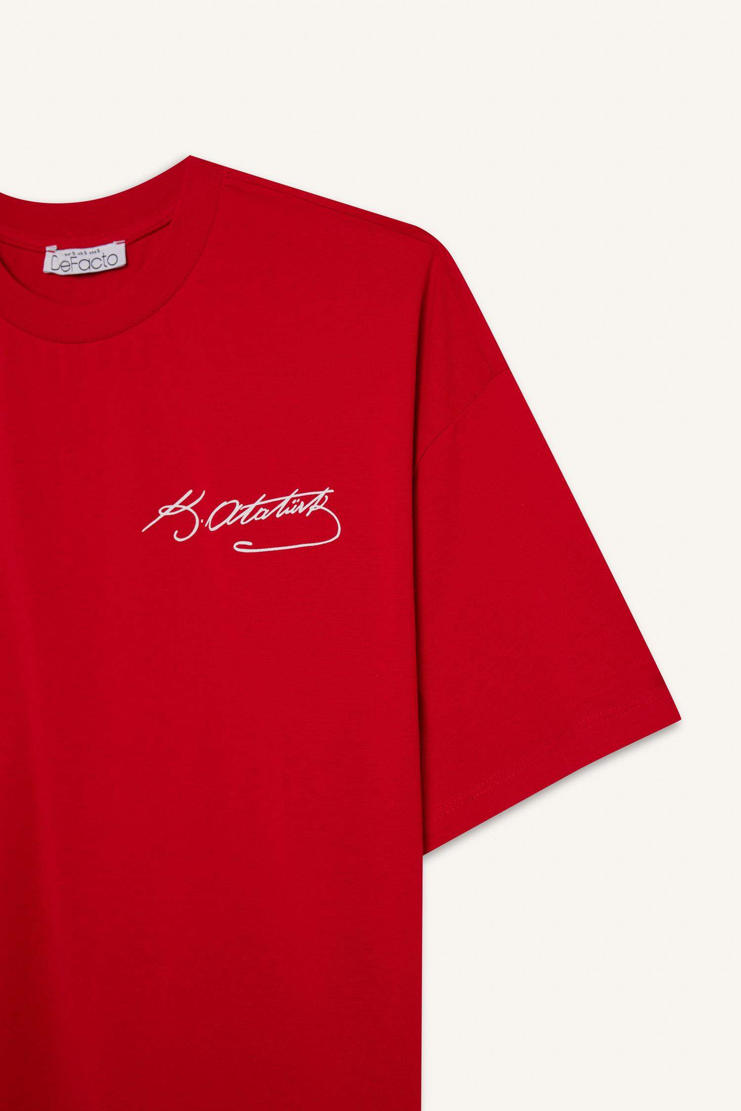 Oversize Geniş Kalıp Atatürk İmzalı Kısa Kollu Kırmızı Tişört