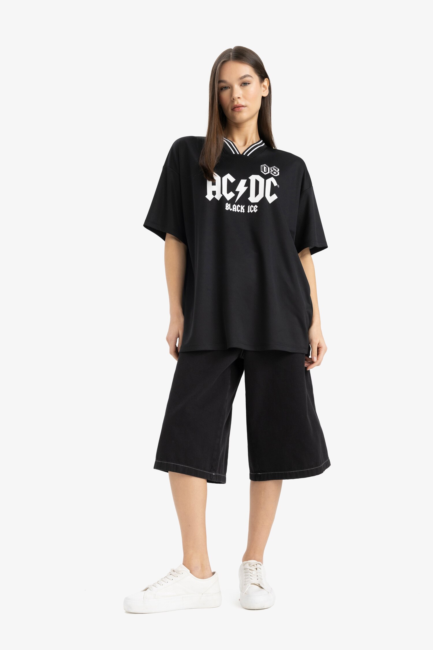 Black Woman Oversize Fit Short Sleeve T-Shirt 3261005 | DeFacto