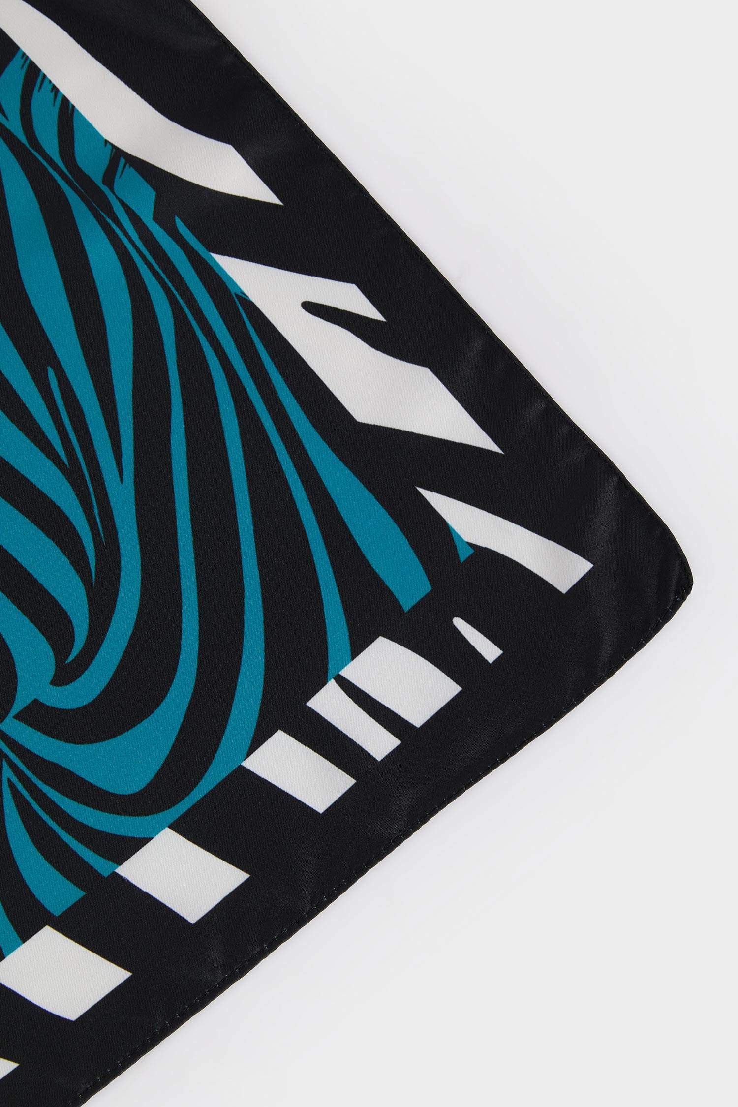 Әйелдерге тұтас басып шығарылған фуляр