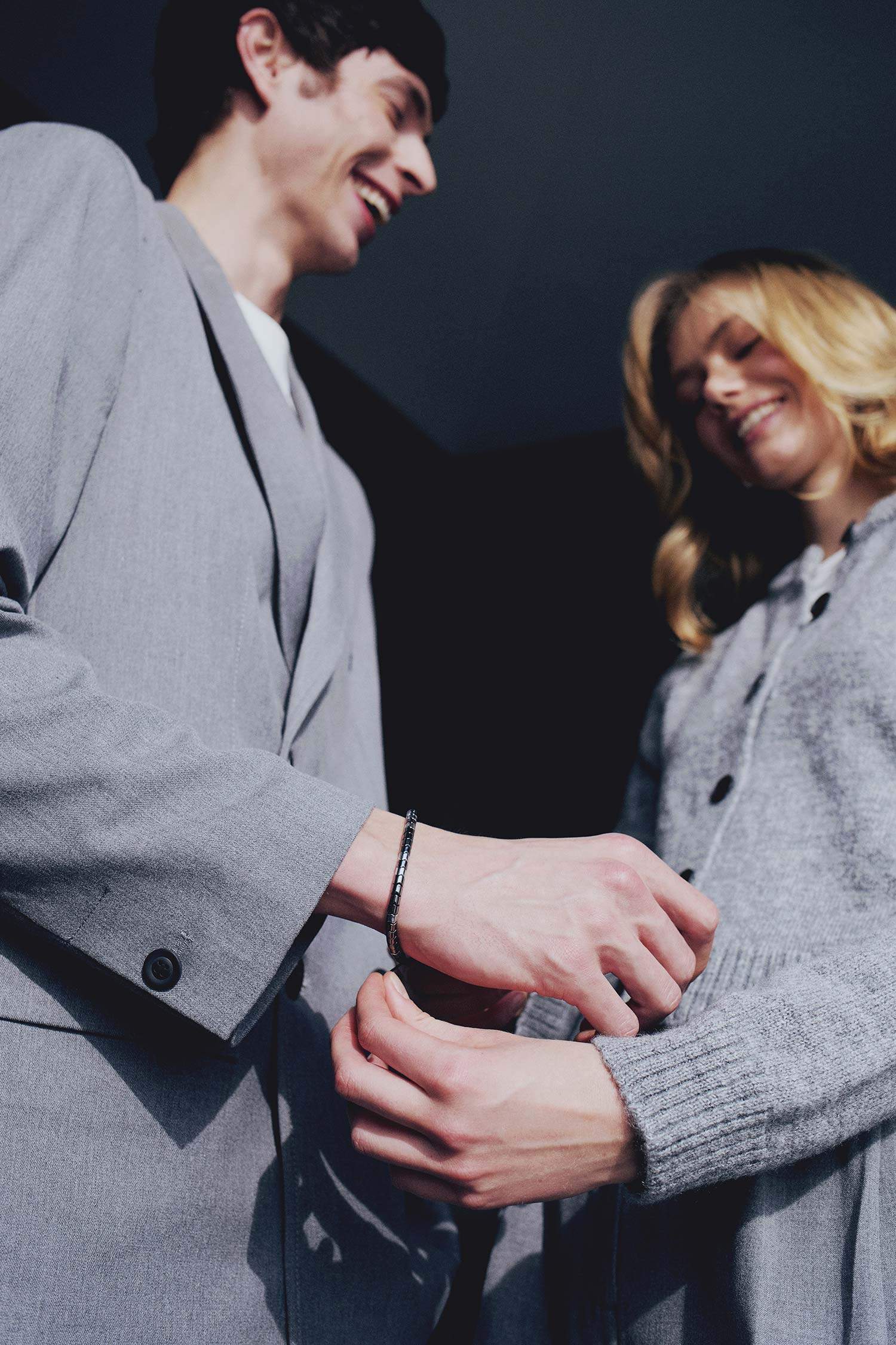 اسورة رجالي اسود من AtolyeWolf x DeFacto