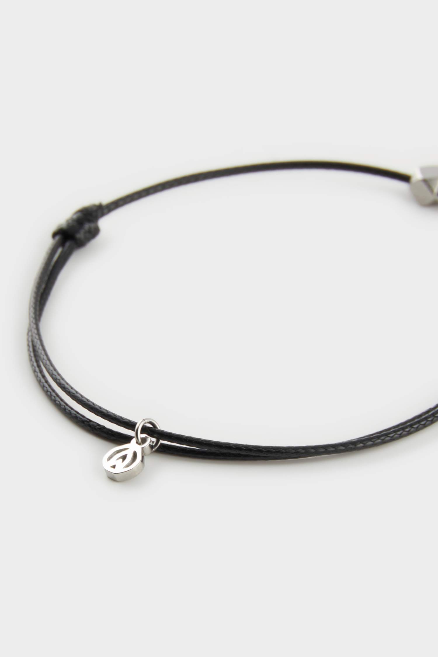 AtolyeWolf x DeFacto Unısex İp Çelik Parçalı Siyah Şans Bileklik