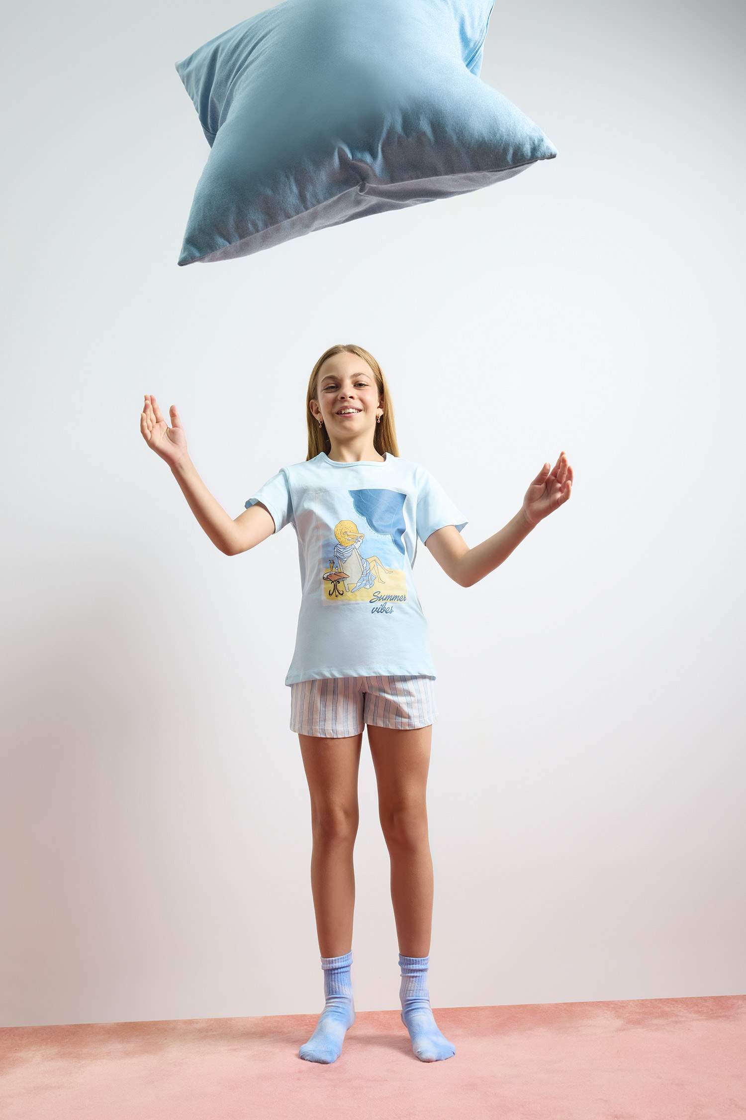 Kız Çocuk Pijama Takımı Baskılı Kısa Kollu Üst Beli Lastikli Kısa Şort