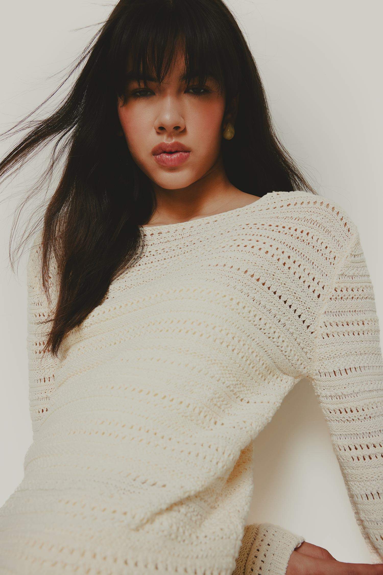 Оверсайз Свитер Из Ажурной Трикотажной Ткани С Широкой Лодочной Горловиной