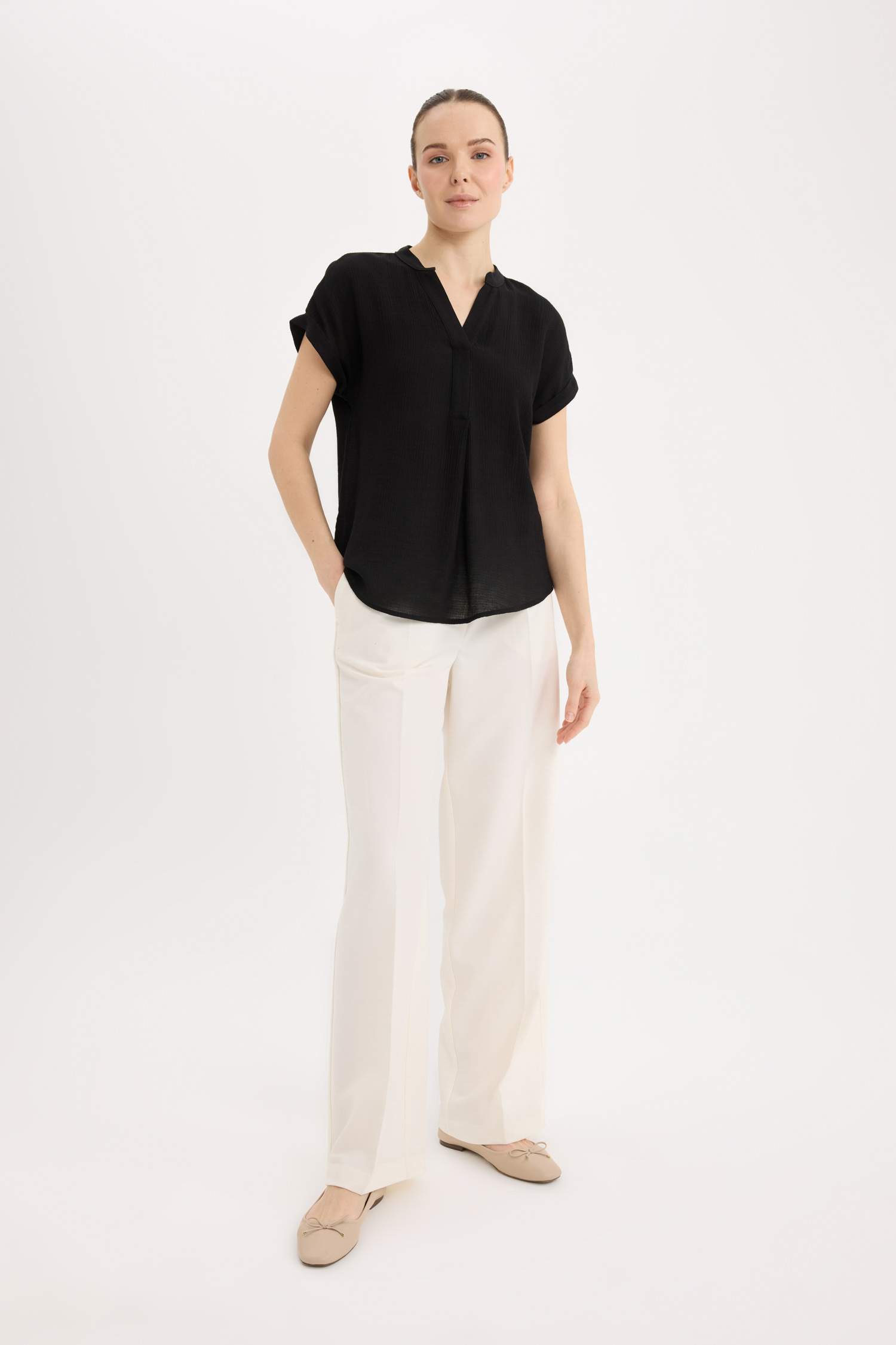 Regular Fit Apaş Yaka Basic Düz Kısa Kollu Bluz