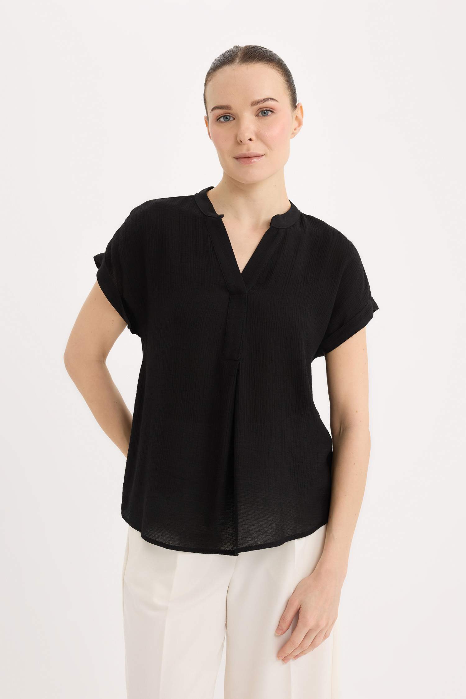 Regular Fit Apaş Yaka Basic Düz Kısa Kollu Bluz