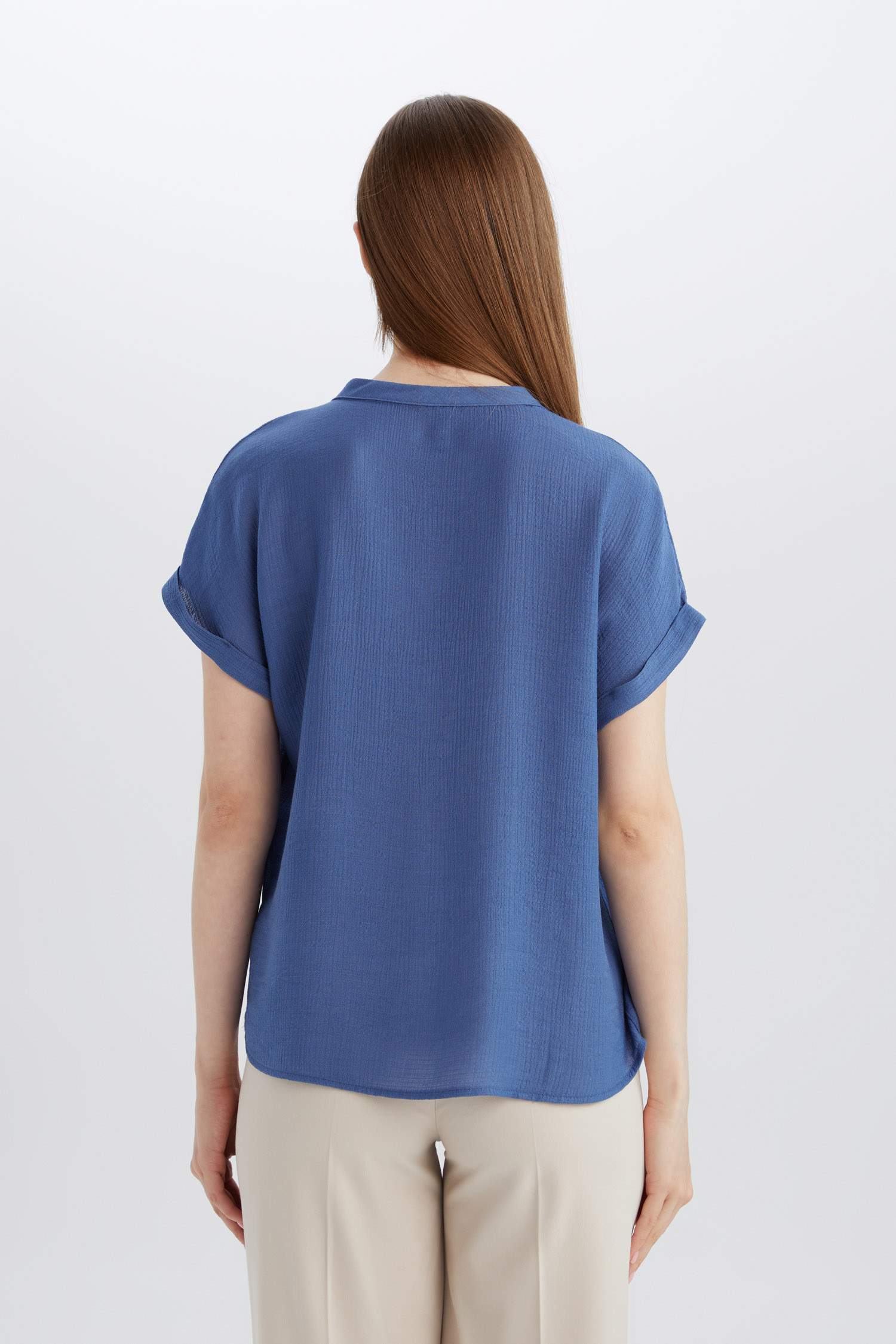 	Regular Fit Apaş Yaka Basic Düz Kısa Kollu Bluz