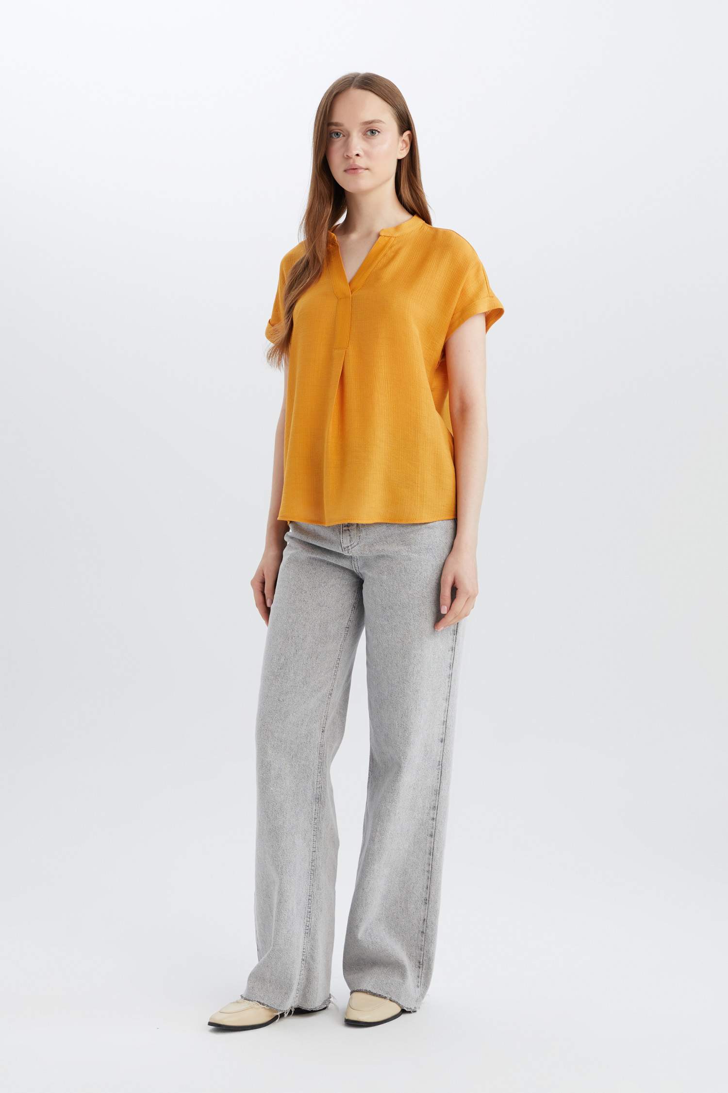 Regular Fit Apaş Yaka Basic Düz Kısa Kollu Bluz