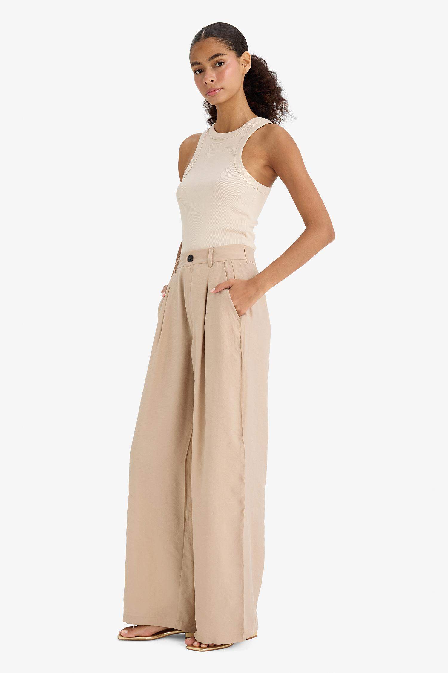 بنطرون كاروت فيت منسوج برجل واسع بجيب وخصر عالي