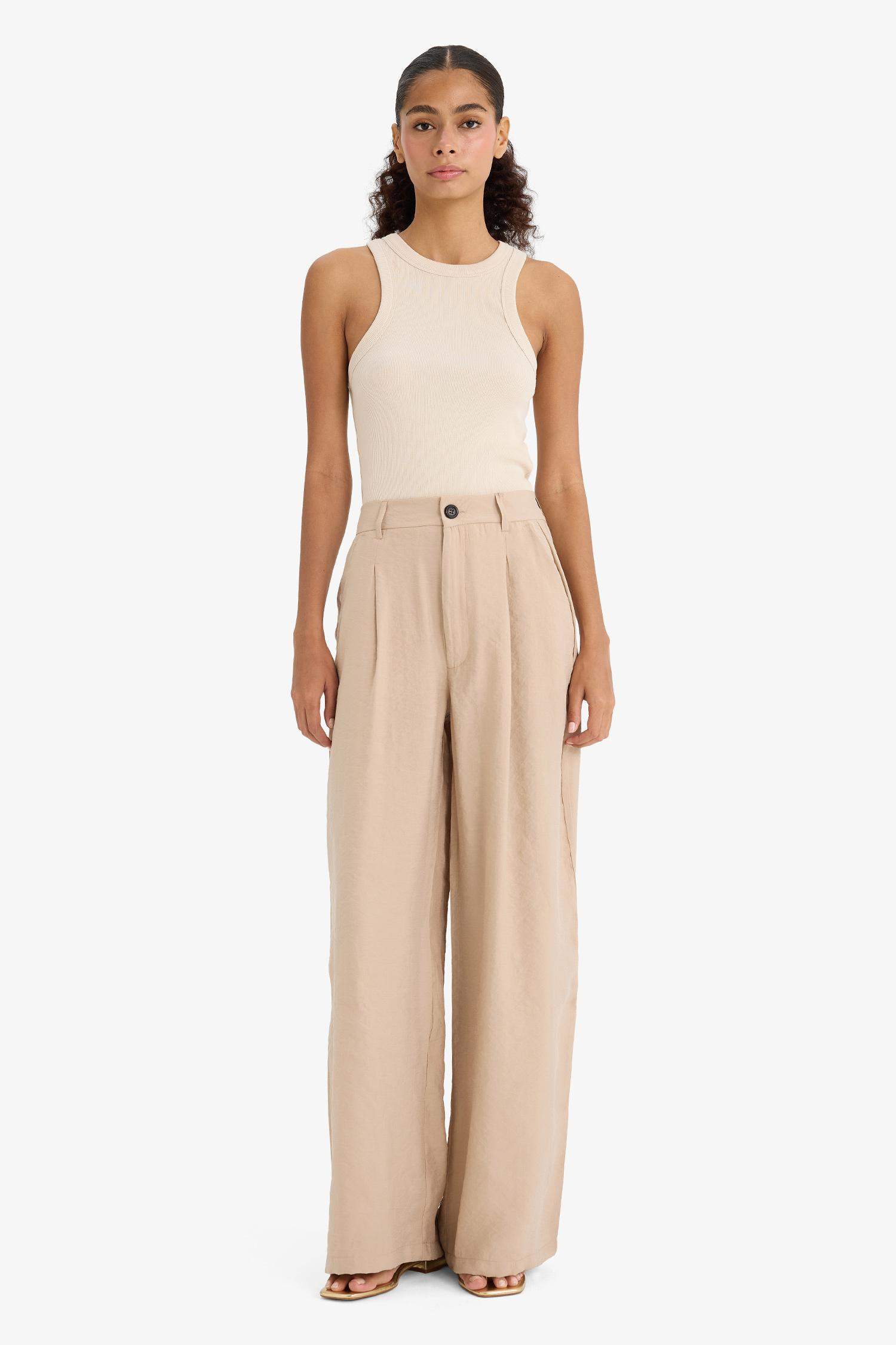 بنطرون كاروت فيت منسوج برجل واسع بجيب وخصر عالي