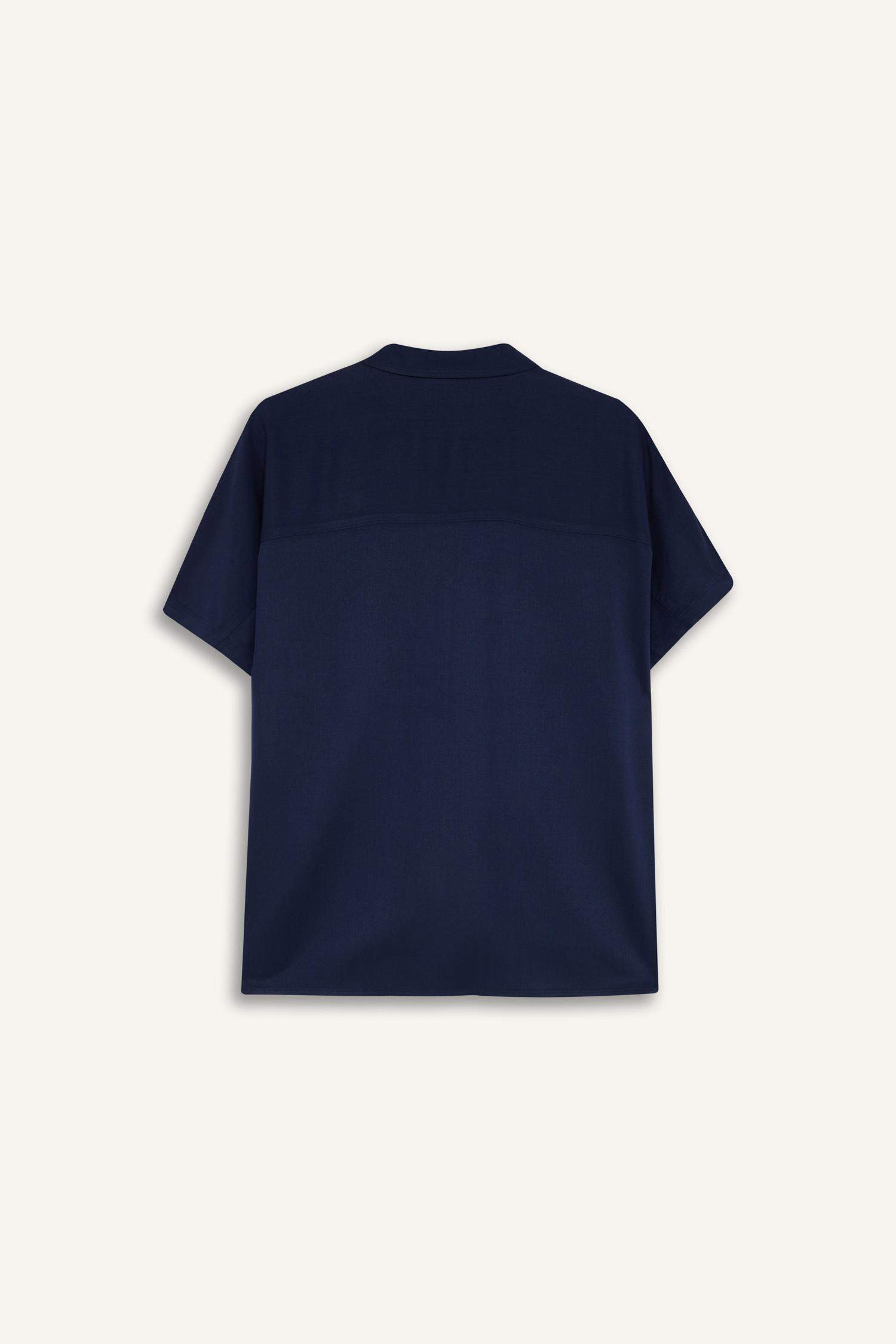 Прямоугольная рубашка с воротником и короткими рукавами