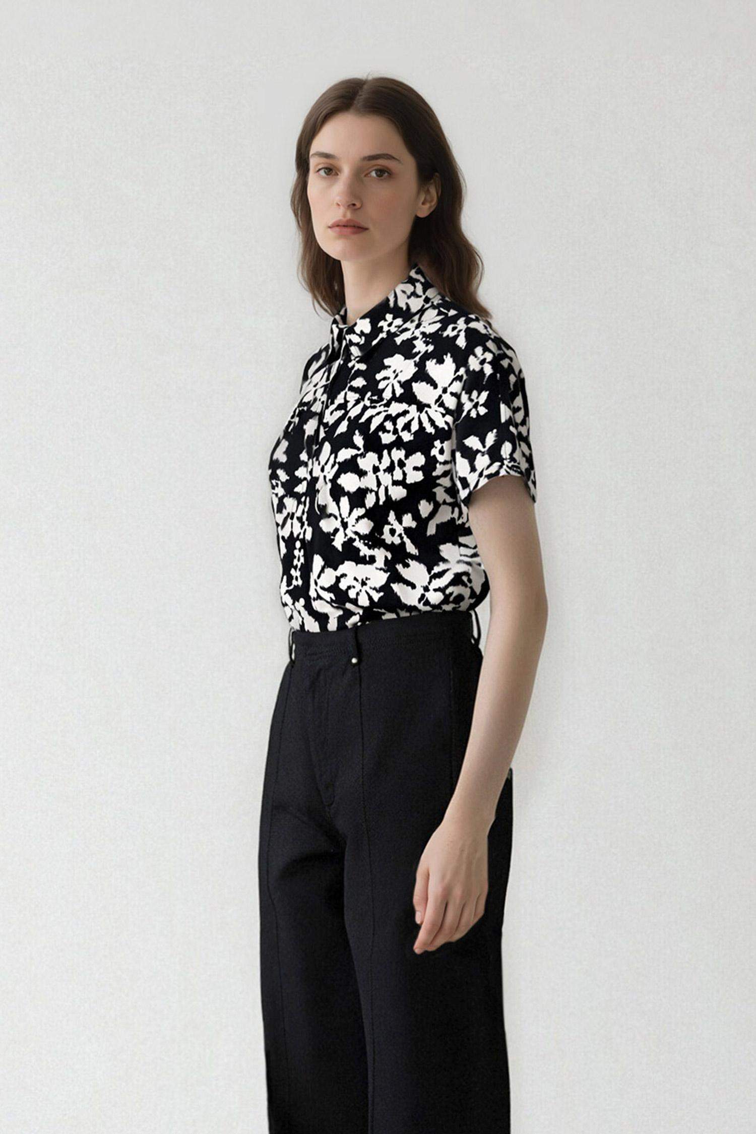 қалыпты пішім басып шығарылған Қысқа жеңді жейде