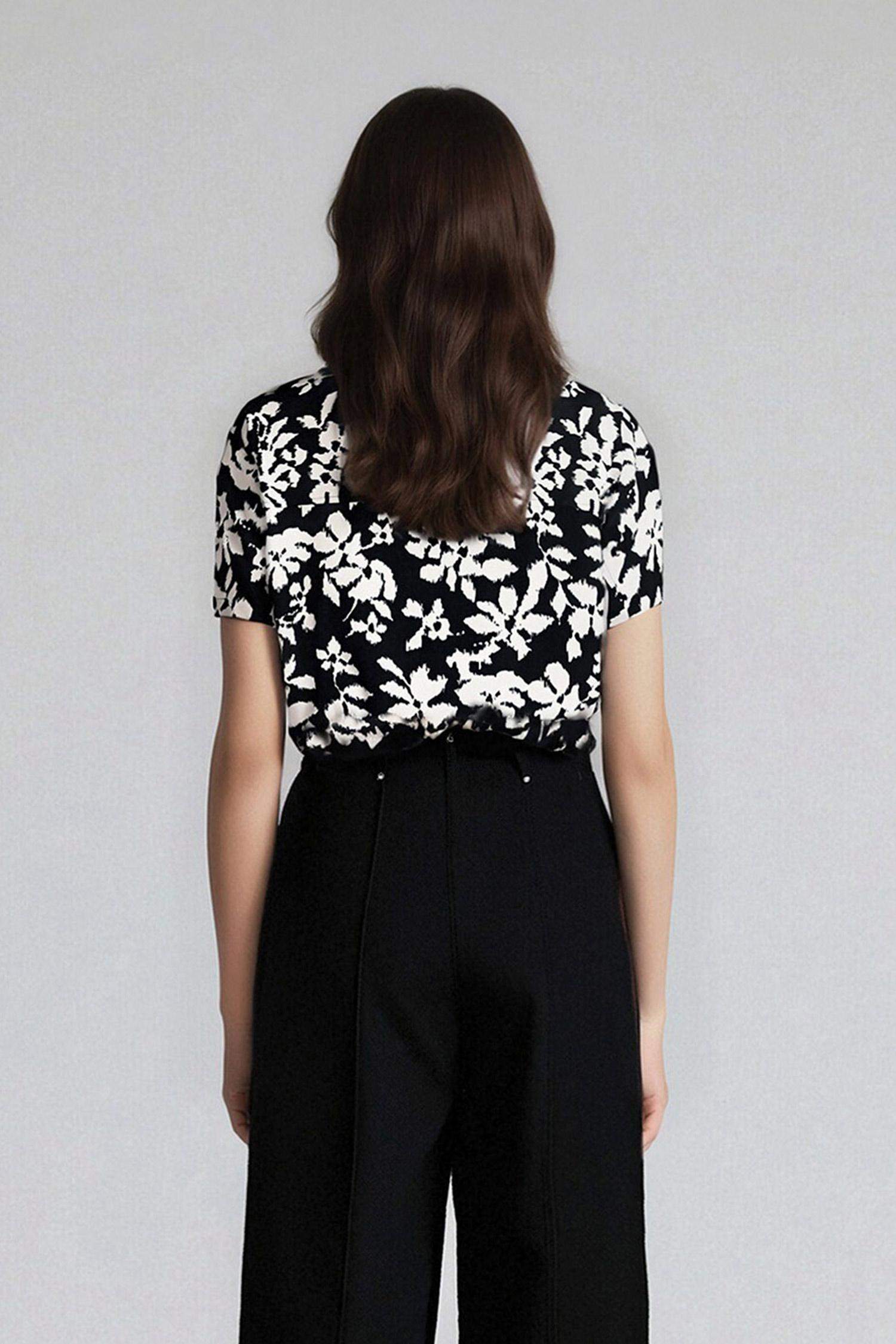 قميص نص ردن مطبوع قصة عادية